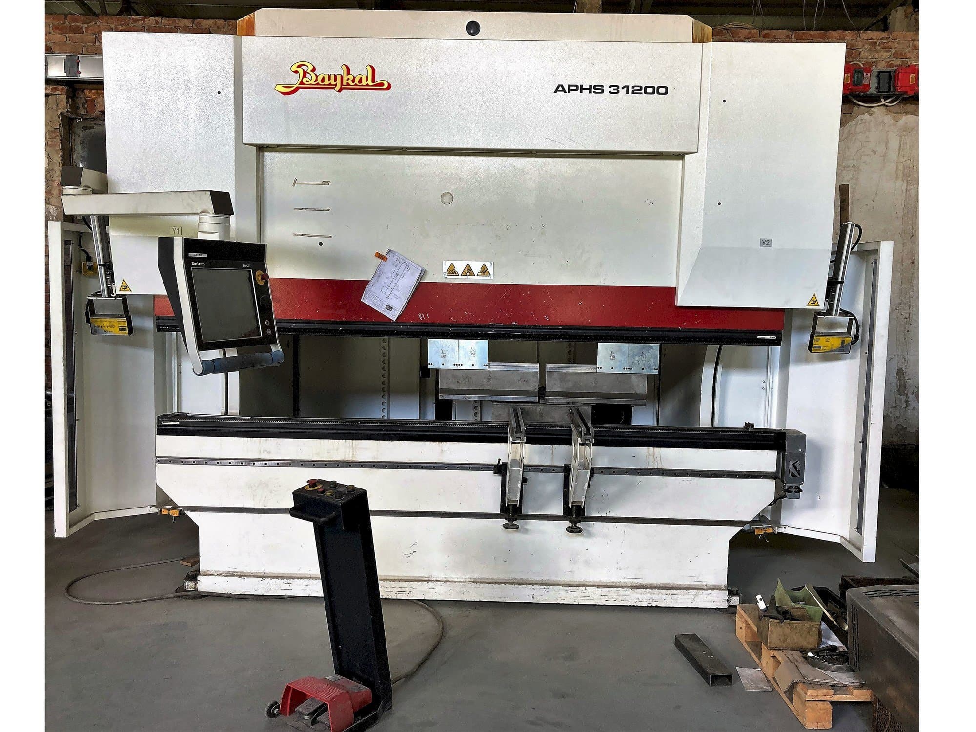Makine Baykal APHS 31200 - Önden görünüm