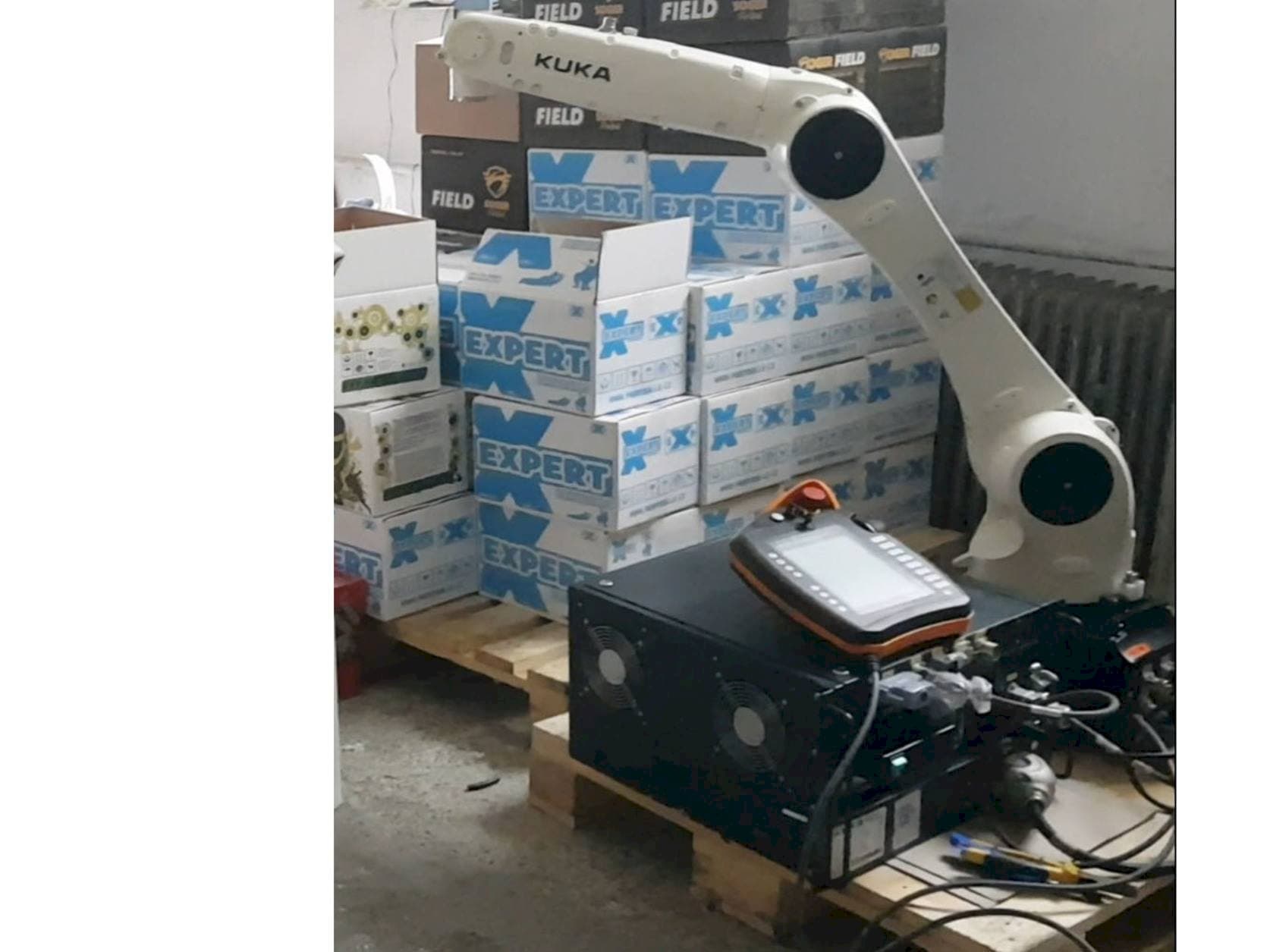 Makine  KUKA KR10 R1100 fivve - Önden görünüm