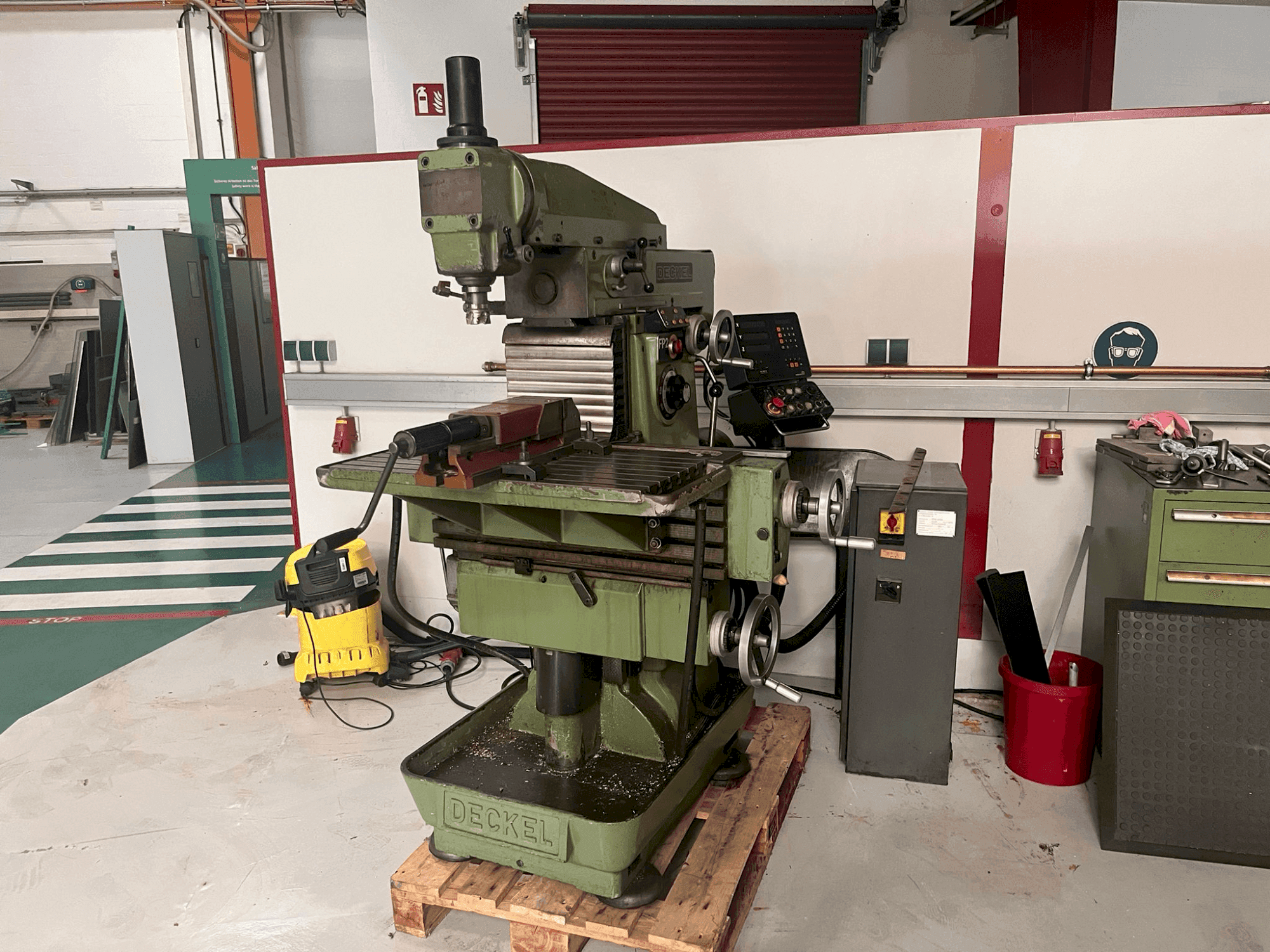 Makine DECKEL FP2 - Önden görünüm