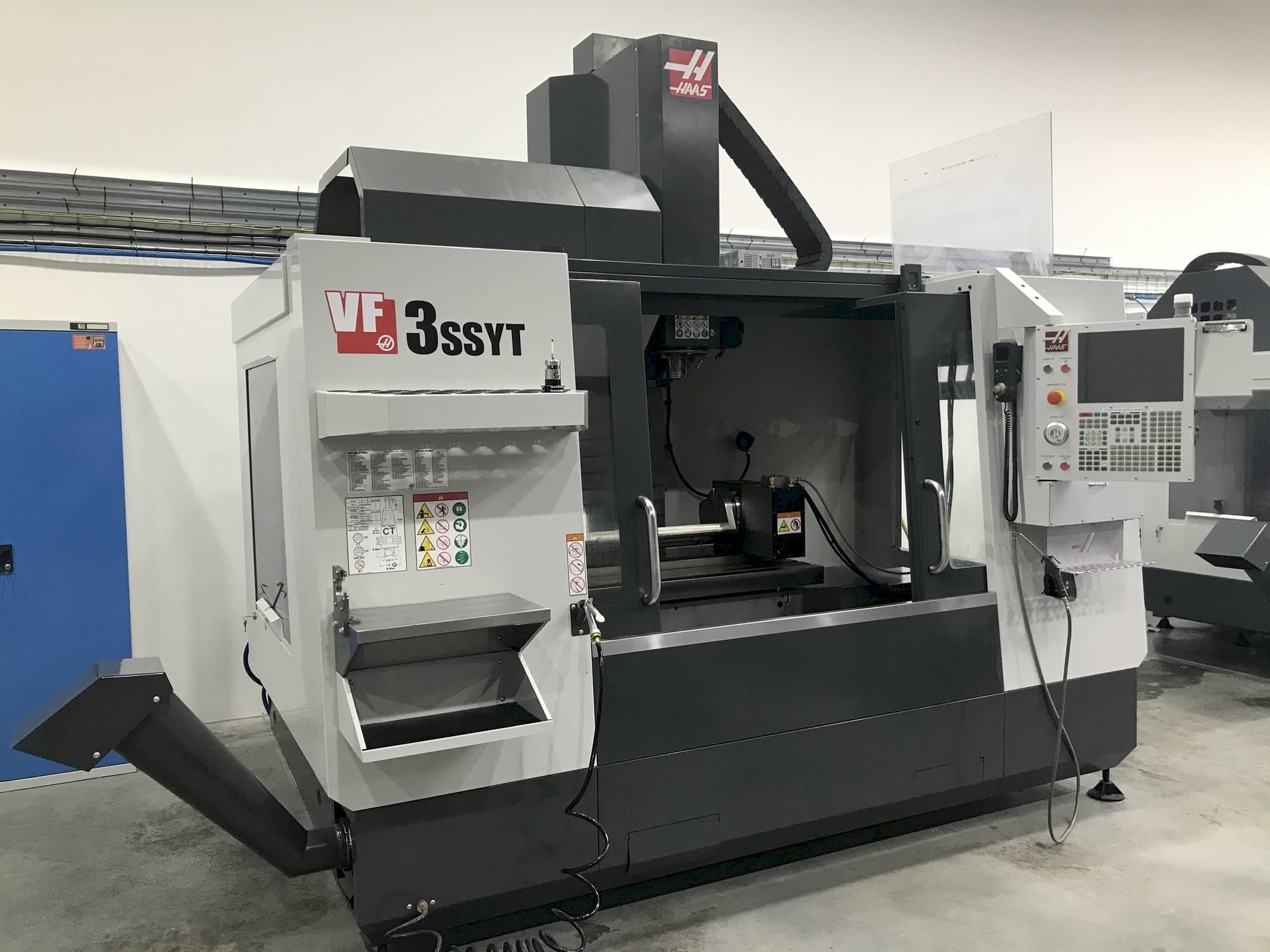 Makine HAAS VF-3 SSYT - Önden görünüm