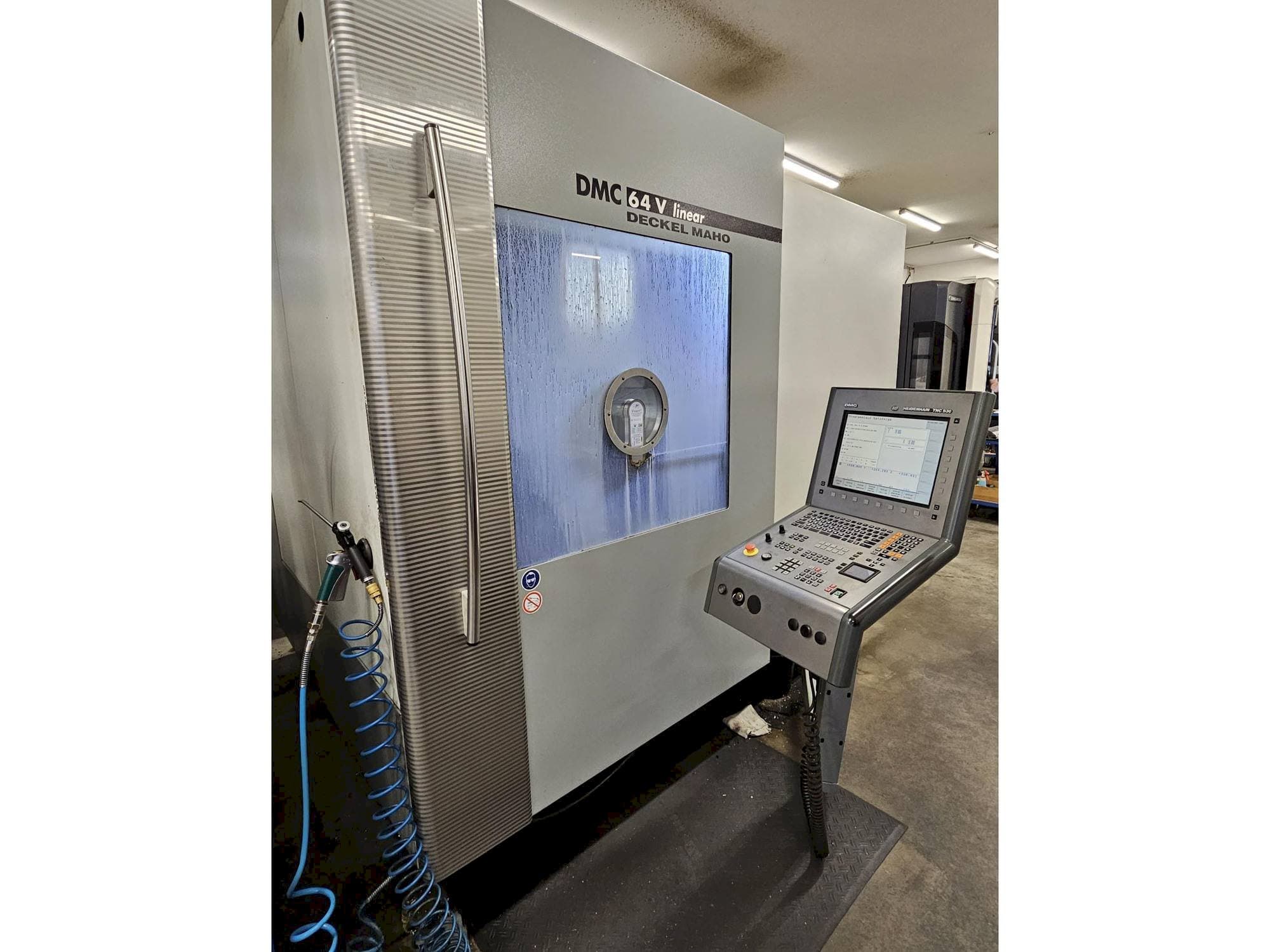 Makine DMG DMC64V - Önden görünüm