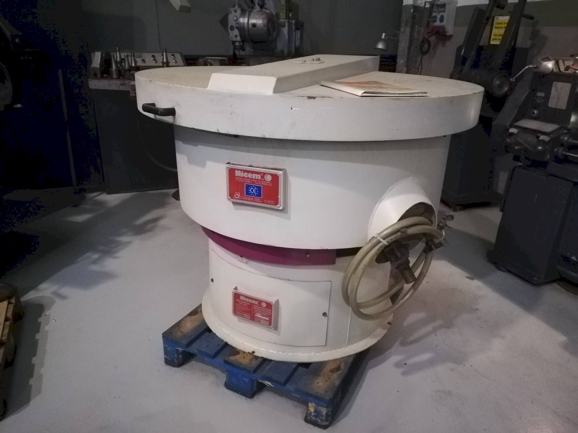 Makine NICEM VIB 250 SM - Önden görünüm