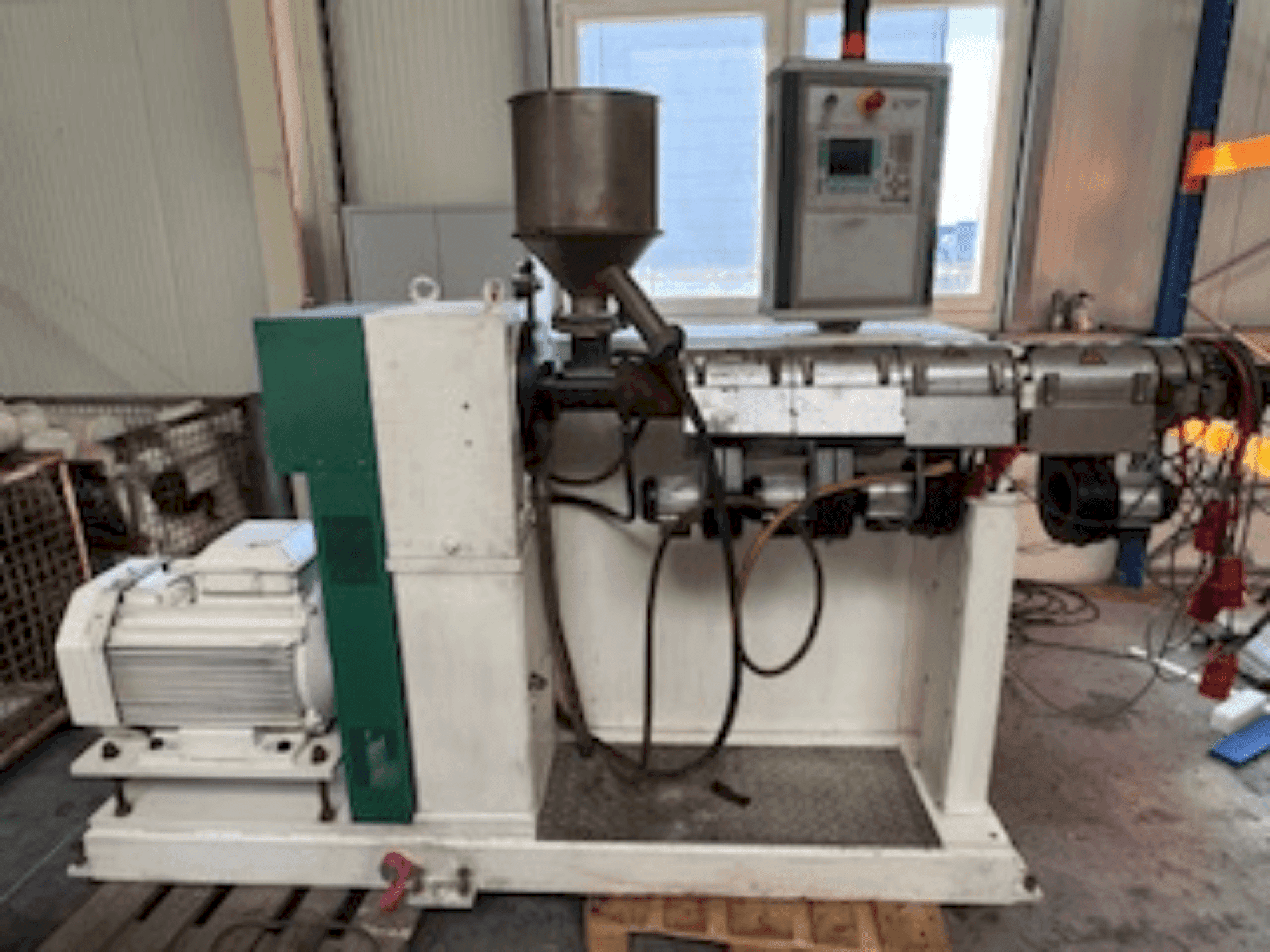 Makine  KUHNE KS45-24D - Önden görünüm