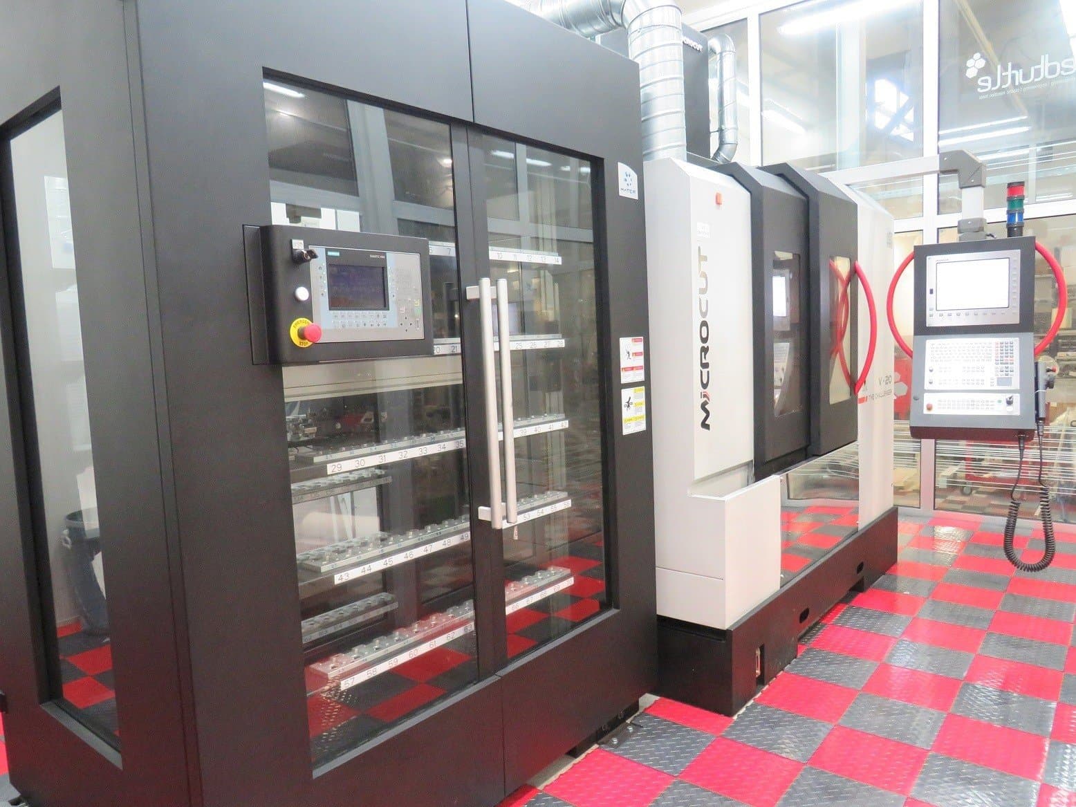 Makine  MICROCUT V-20G - Önden görünüm