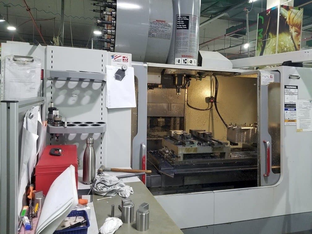 Makine HAAS VF-4SS - Önden görünüm