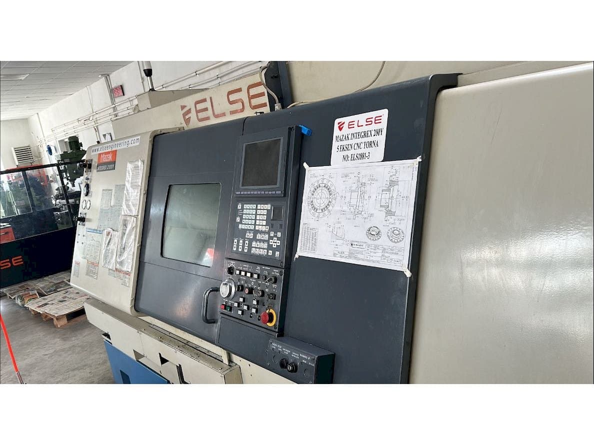Makine  Mazak Integrex 200Y - Önden görünüm