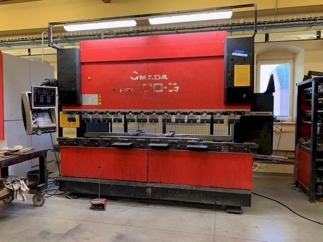 Makine AMADA HFE 100-3 - Önden görünüm