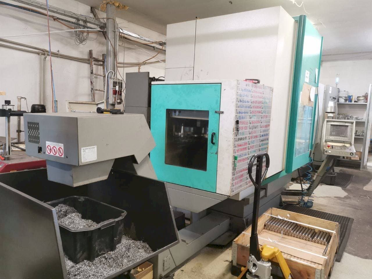 Makine DECKEL MAHO 70 V - Önden görünüm