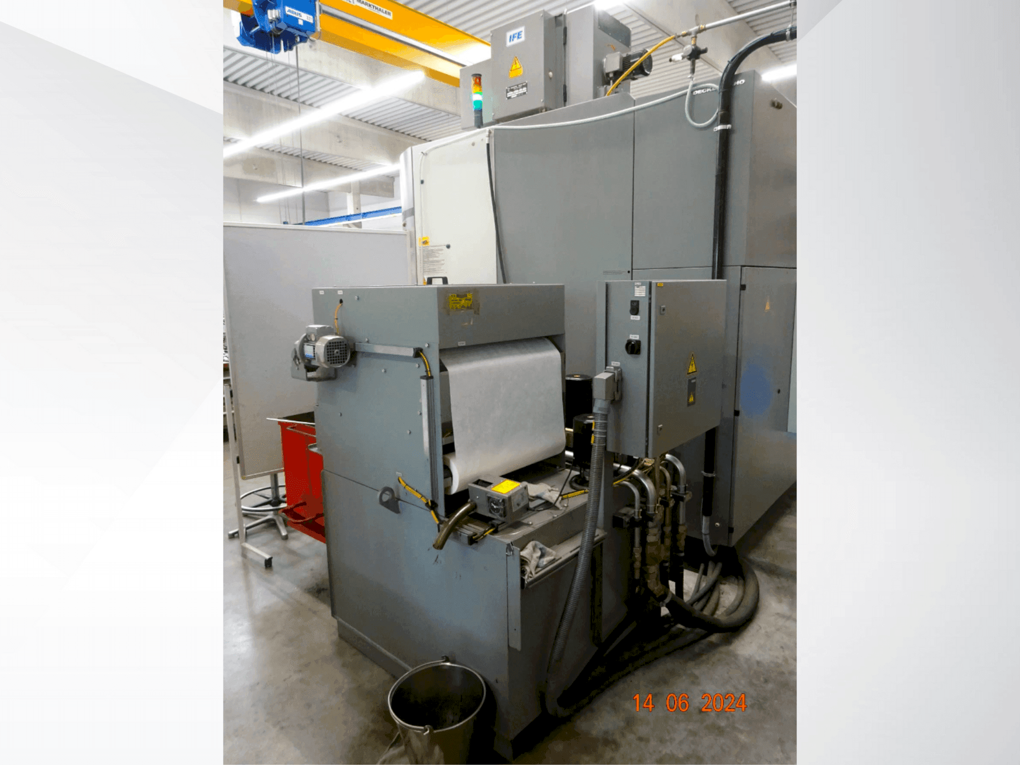 Makine  DMG DMU 80 MonoBlock - Önden görünüm