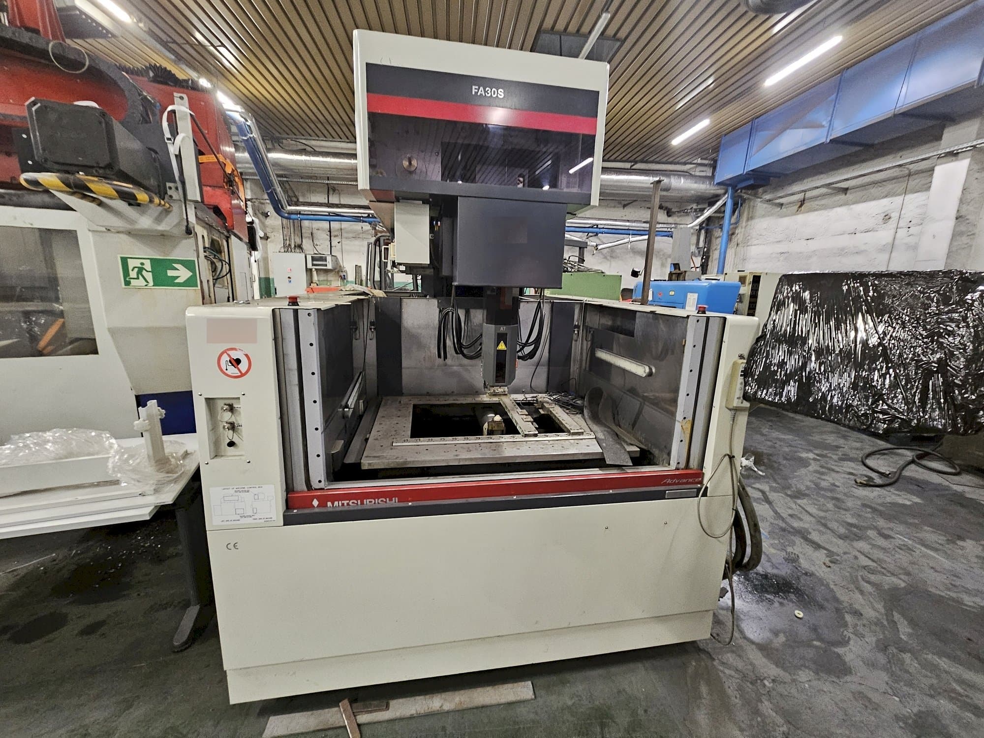 Makine Mitsubishi FA30VM - Önden görünüm