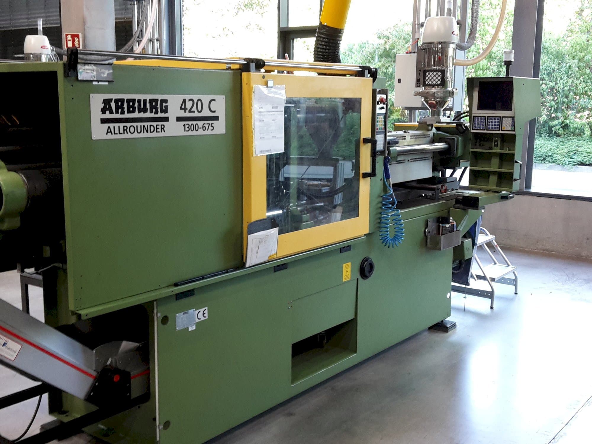 Makine Arburg Allrounder 420 C 1300 - 675 - Önden görünüm
