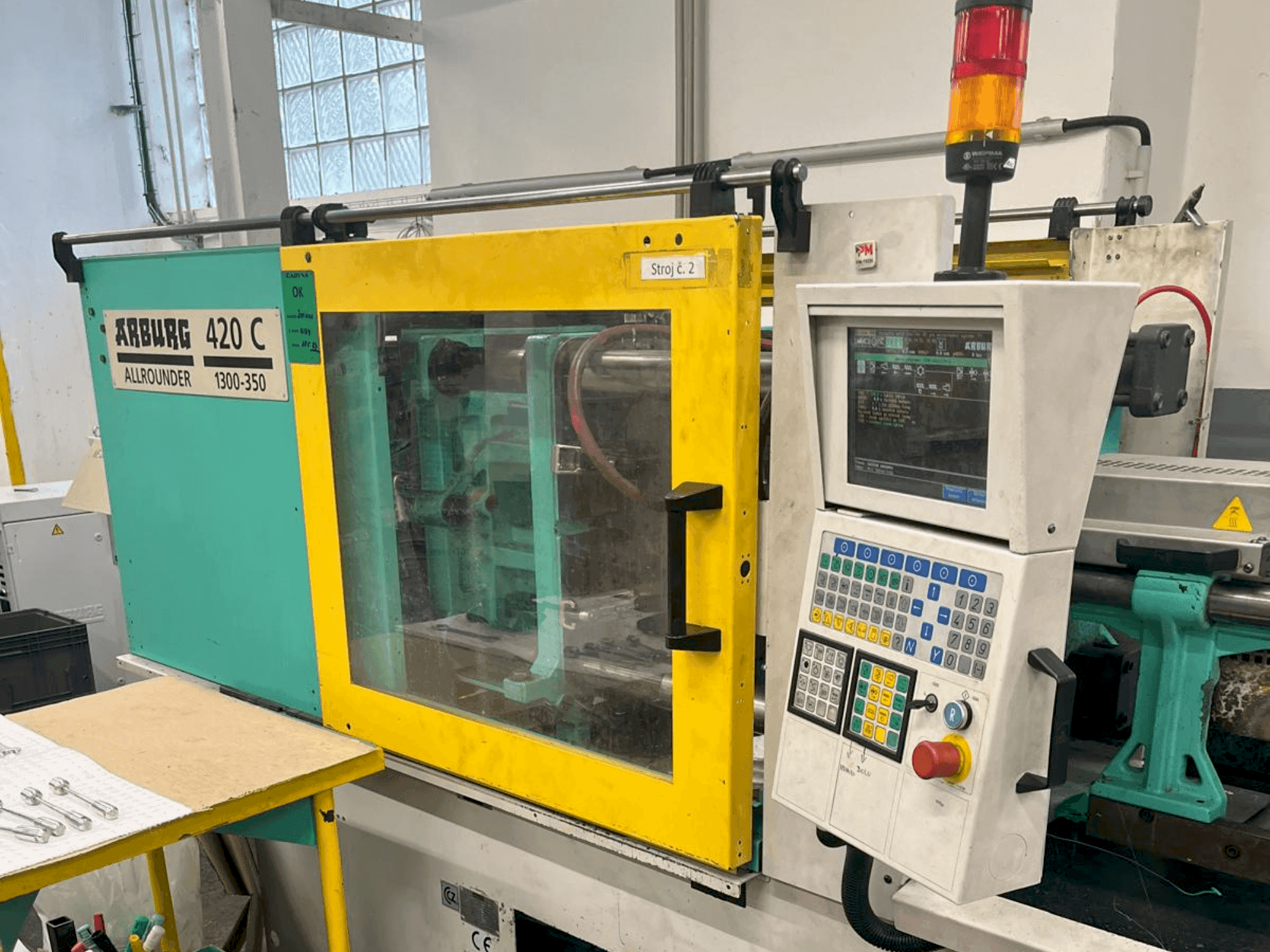 Makine  Arburg Allrounder 420 C 1300-350 - Önden görünüm