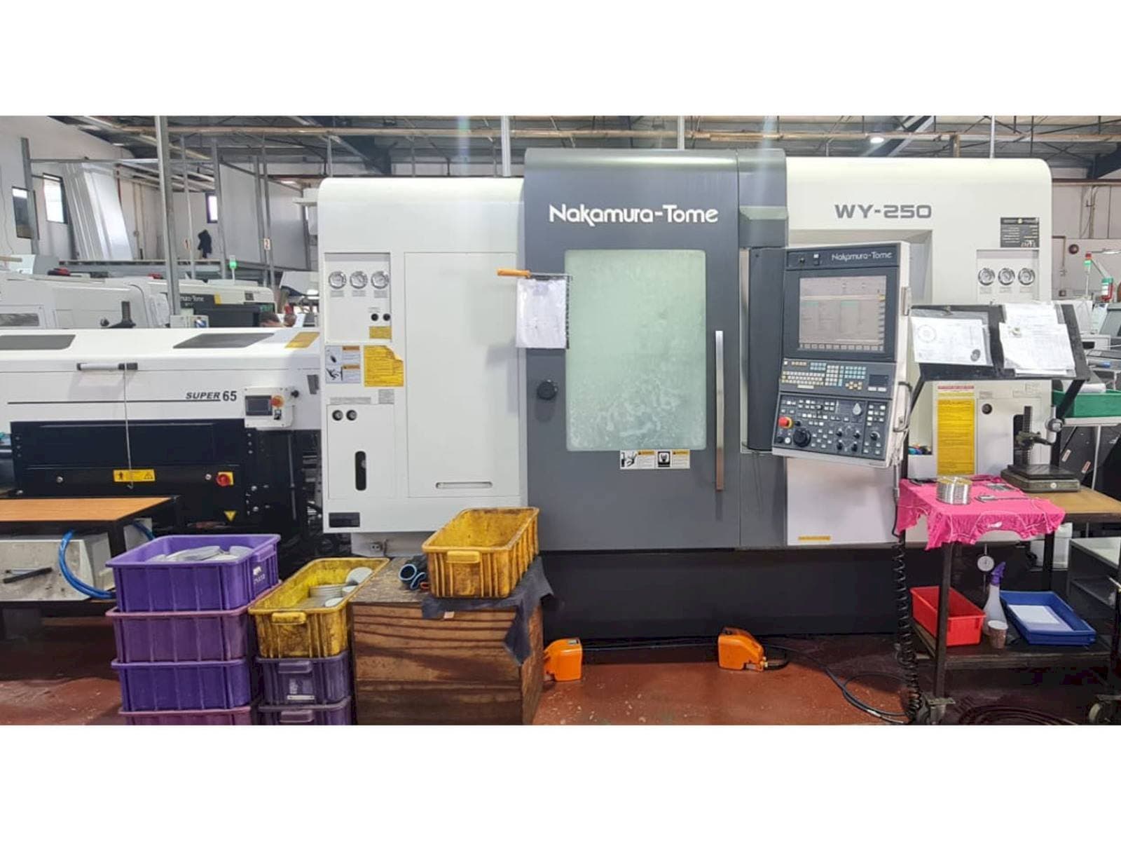 Makine NAKAMURA-TOME WY 250 - Önden görünüm