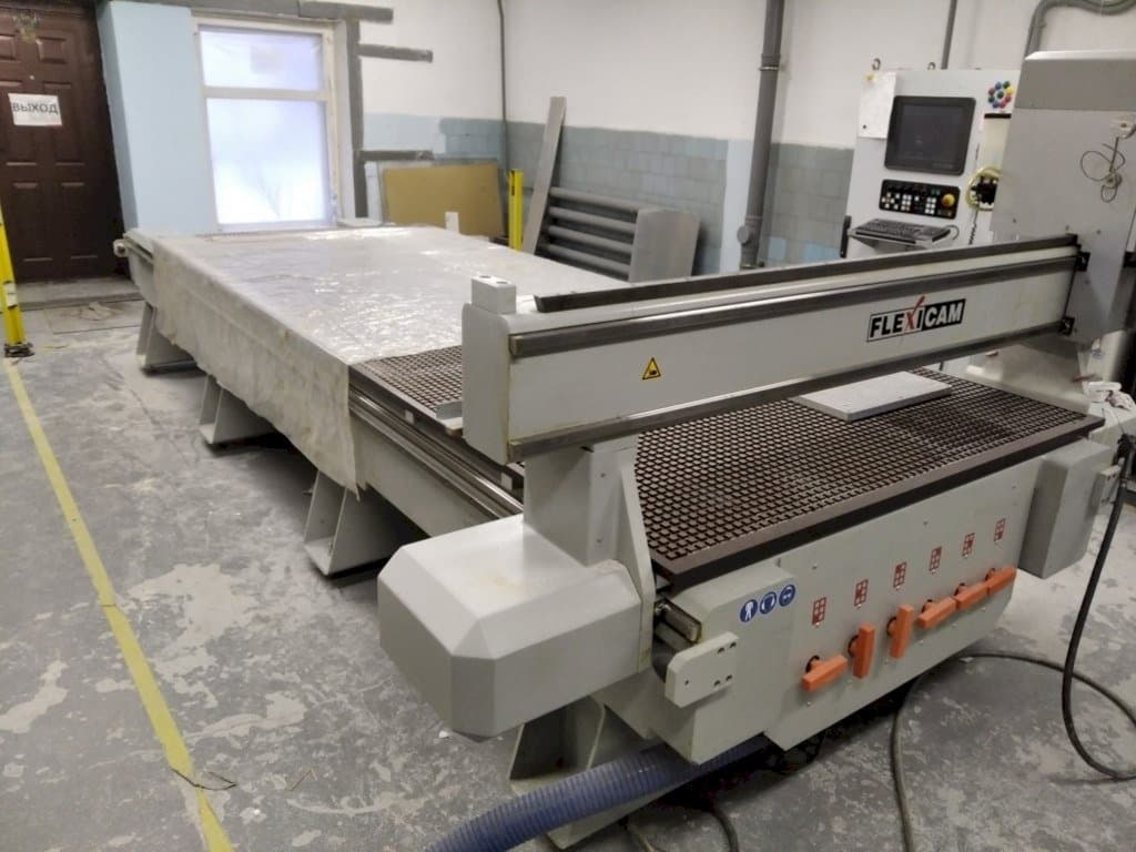 Makine Becker FLEXICAM 1540 - Önden görünüm