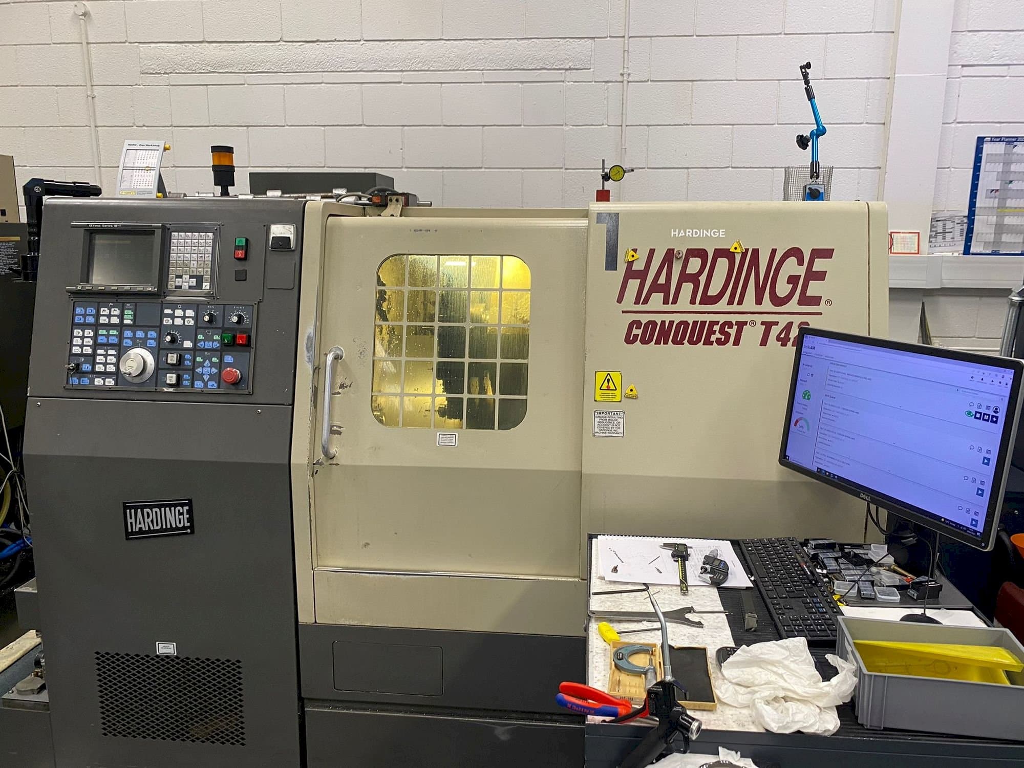 Makine HARDINGE Conquest T42 - Önden görünüm
