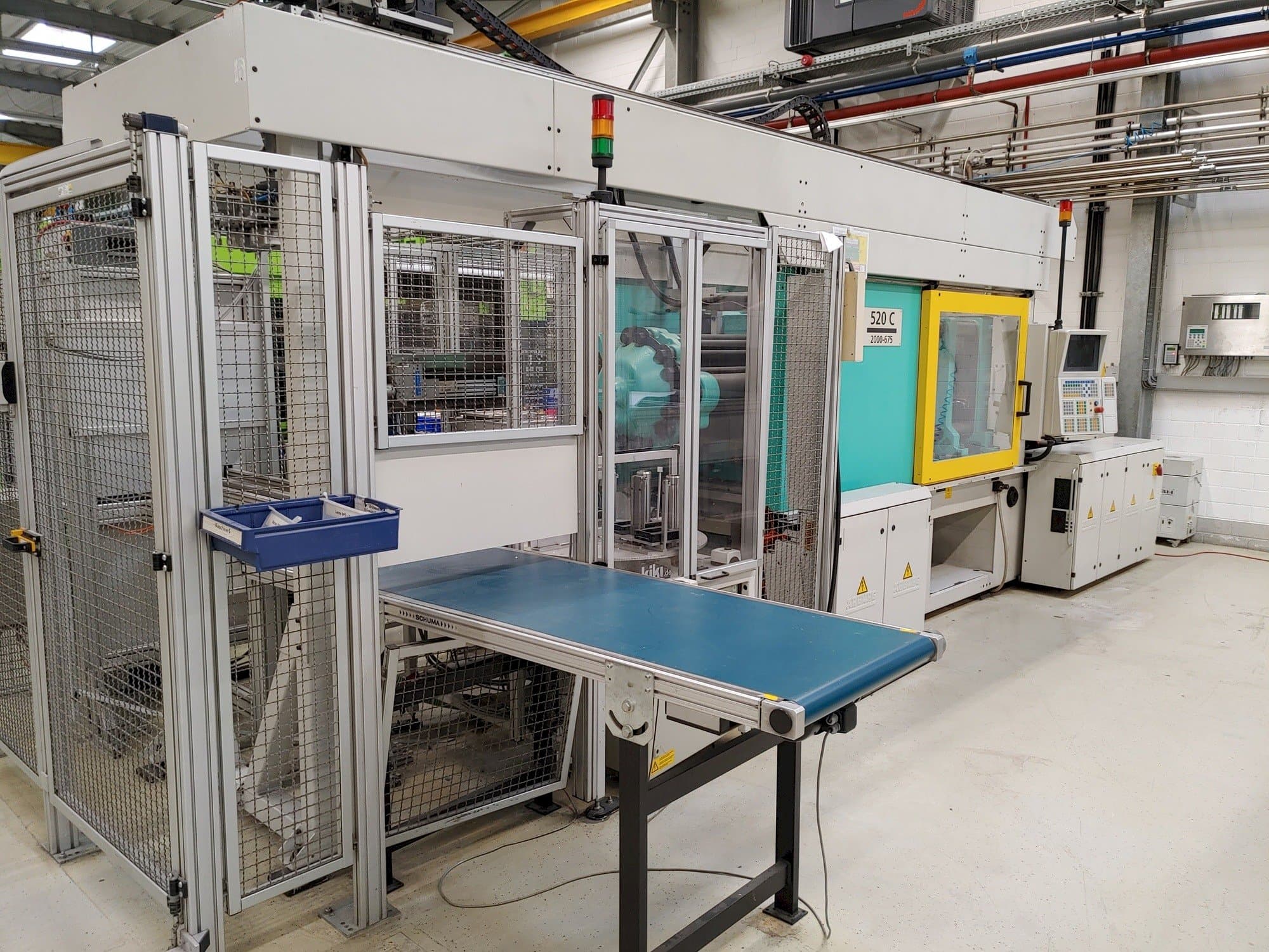 Makine  Arburg Allrounder 520 C 2000-675 - Önden görünüm