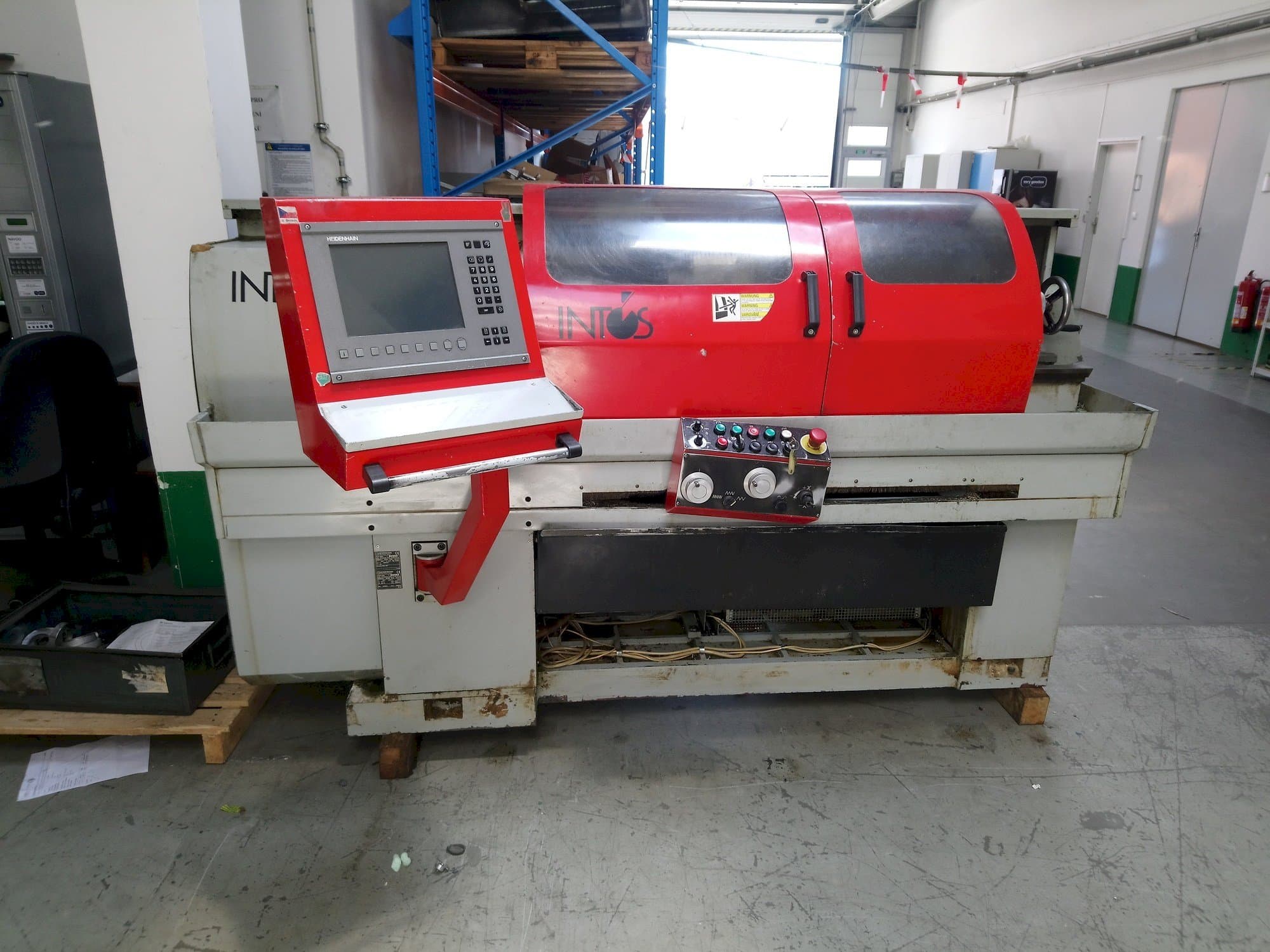 Makine INTOS E-160 - Önden görünüm