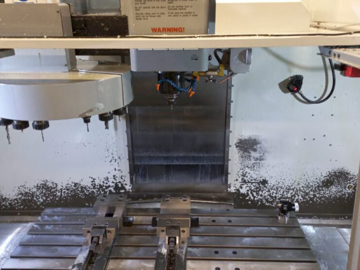 Makine HAAS VF-4 DHE - Önden görünüm