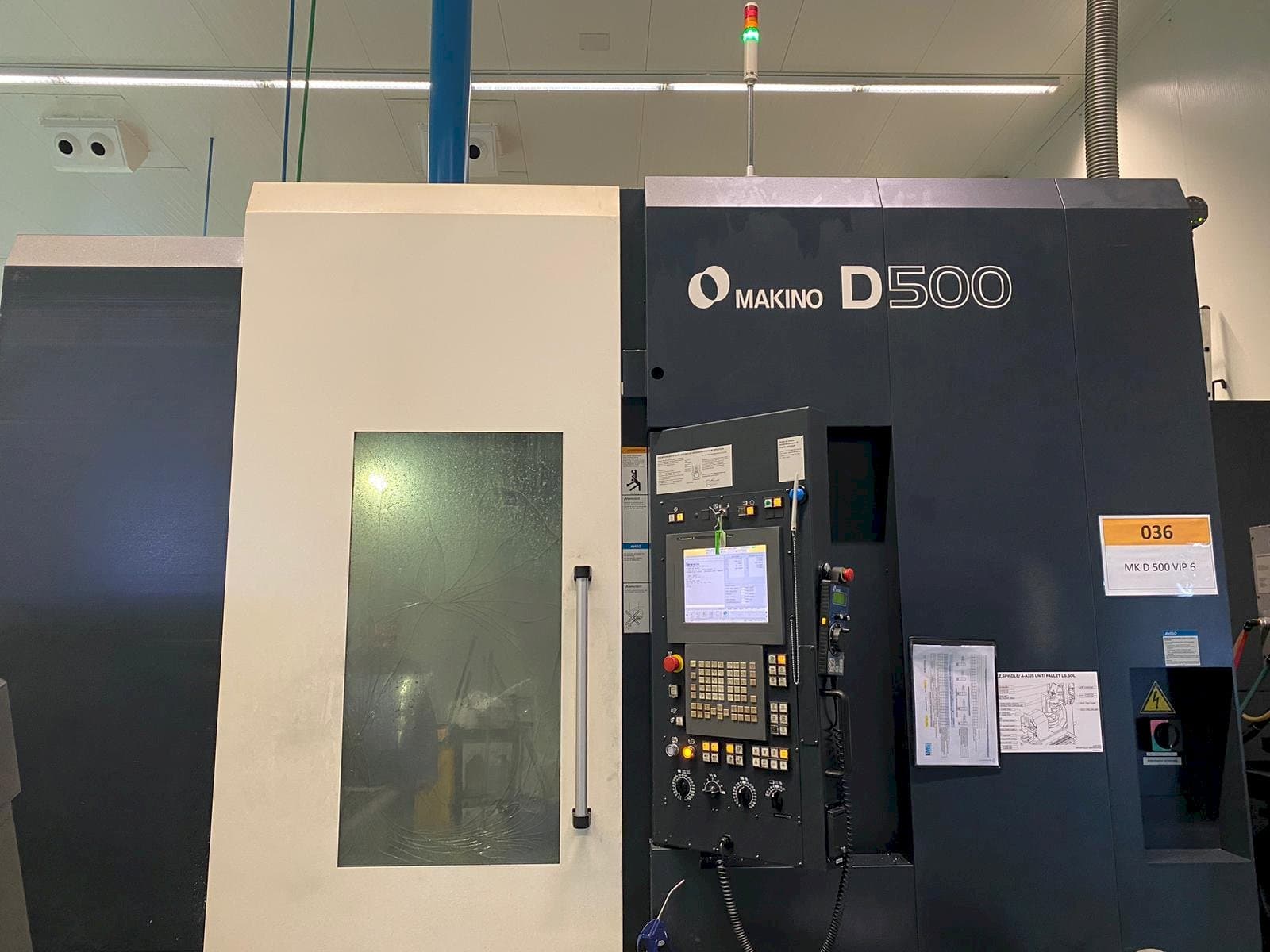 Makine  Makino D500 - Önden görünüm