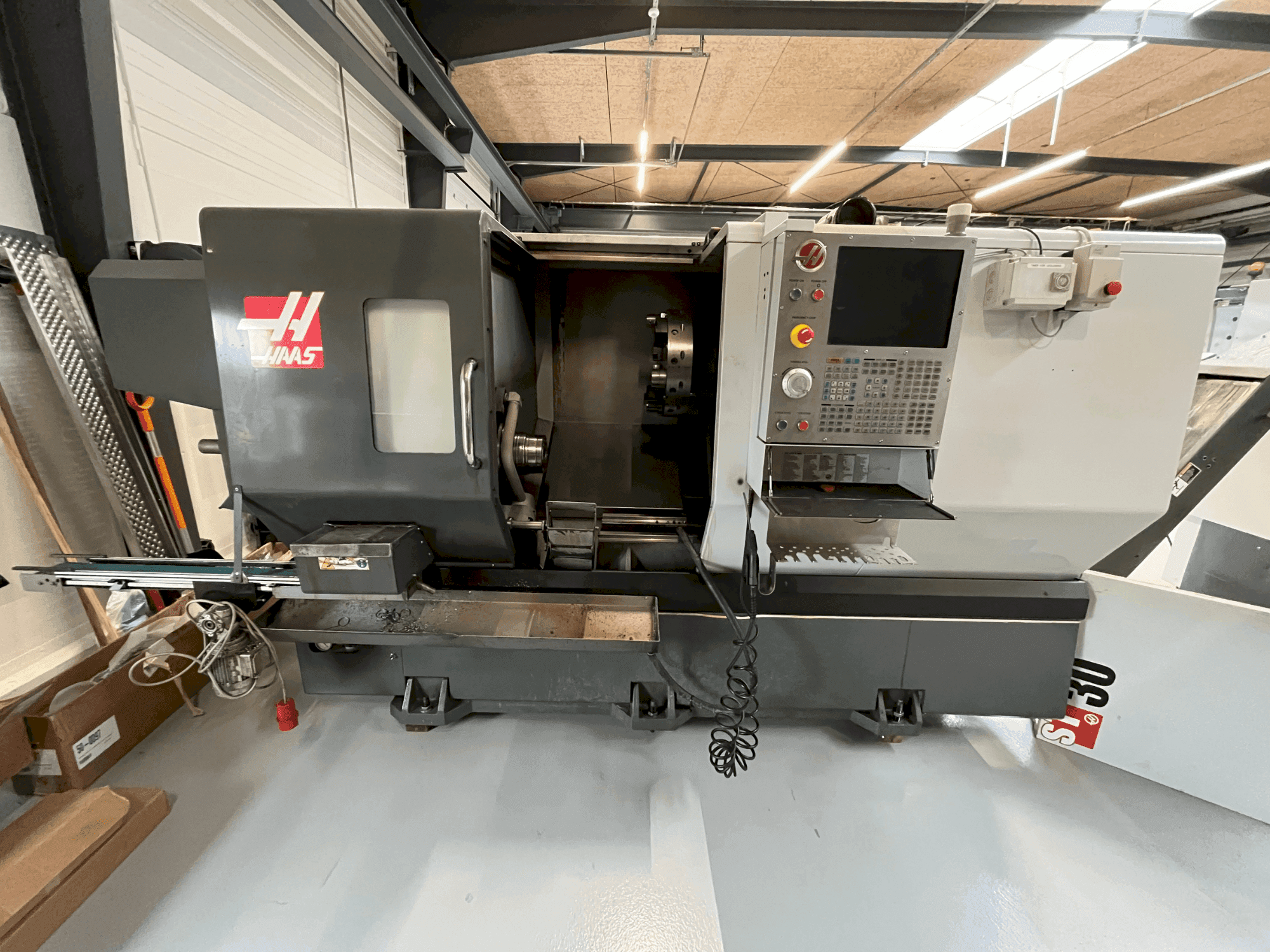Makine  HAAS ST-30 - Önden görünüm
