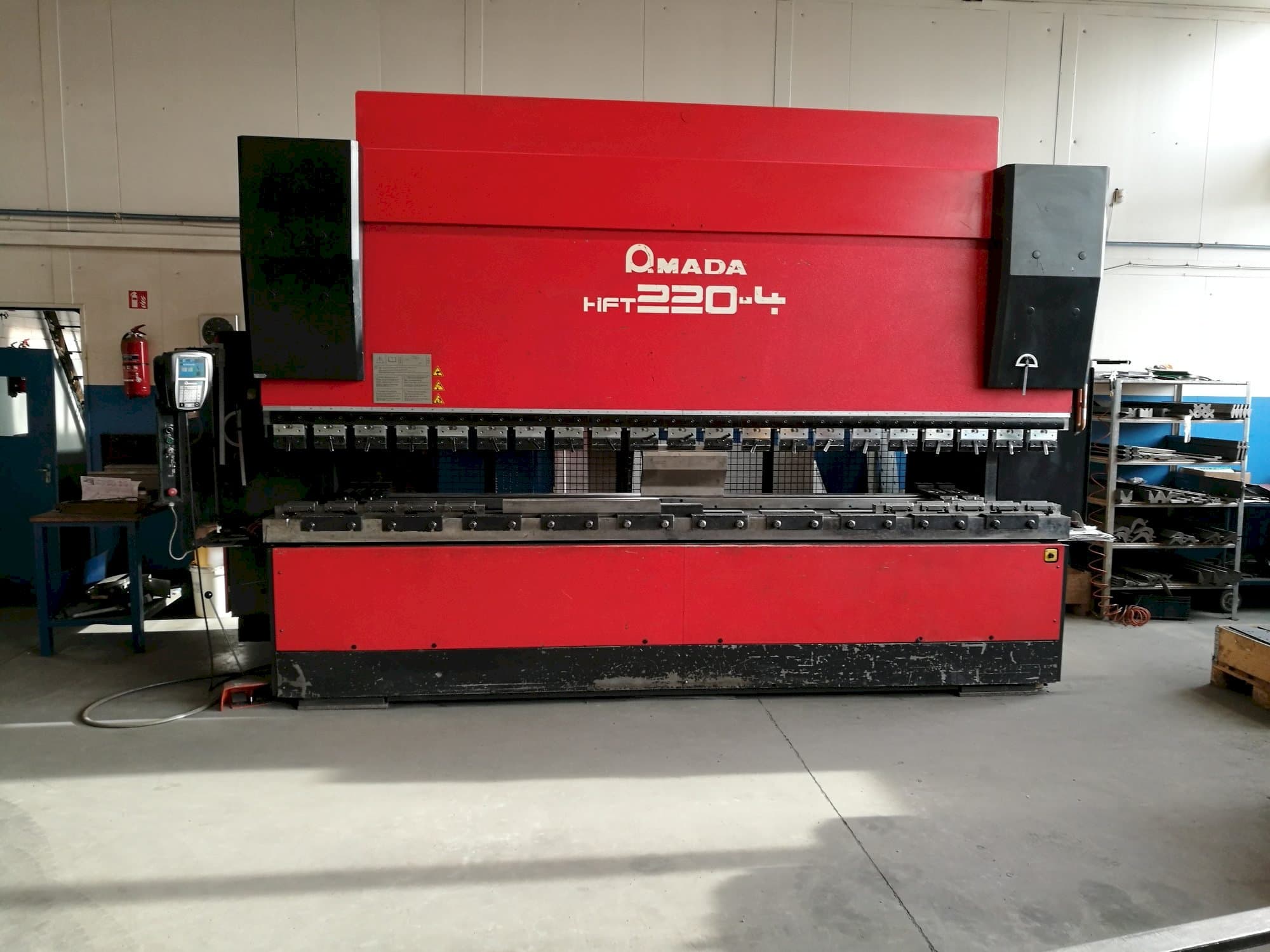 Makine AMADA HFT 220-4 - Önden görünüm
