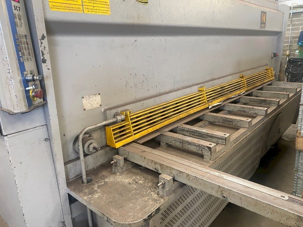 Makine HACO HSLX 3013 - Önden görünüm