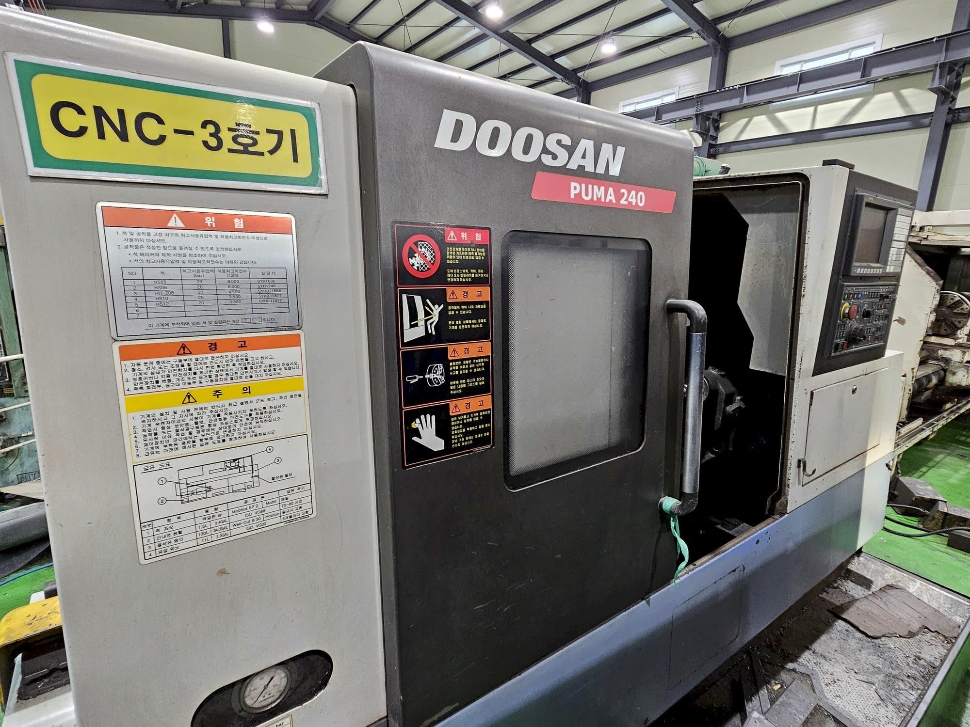 Makine Doosan Puma 240 - Önden görünüm