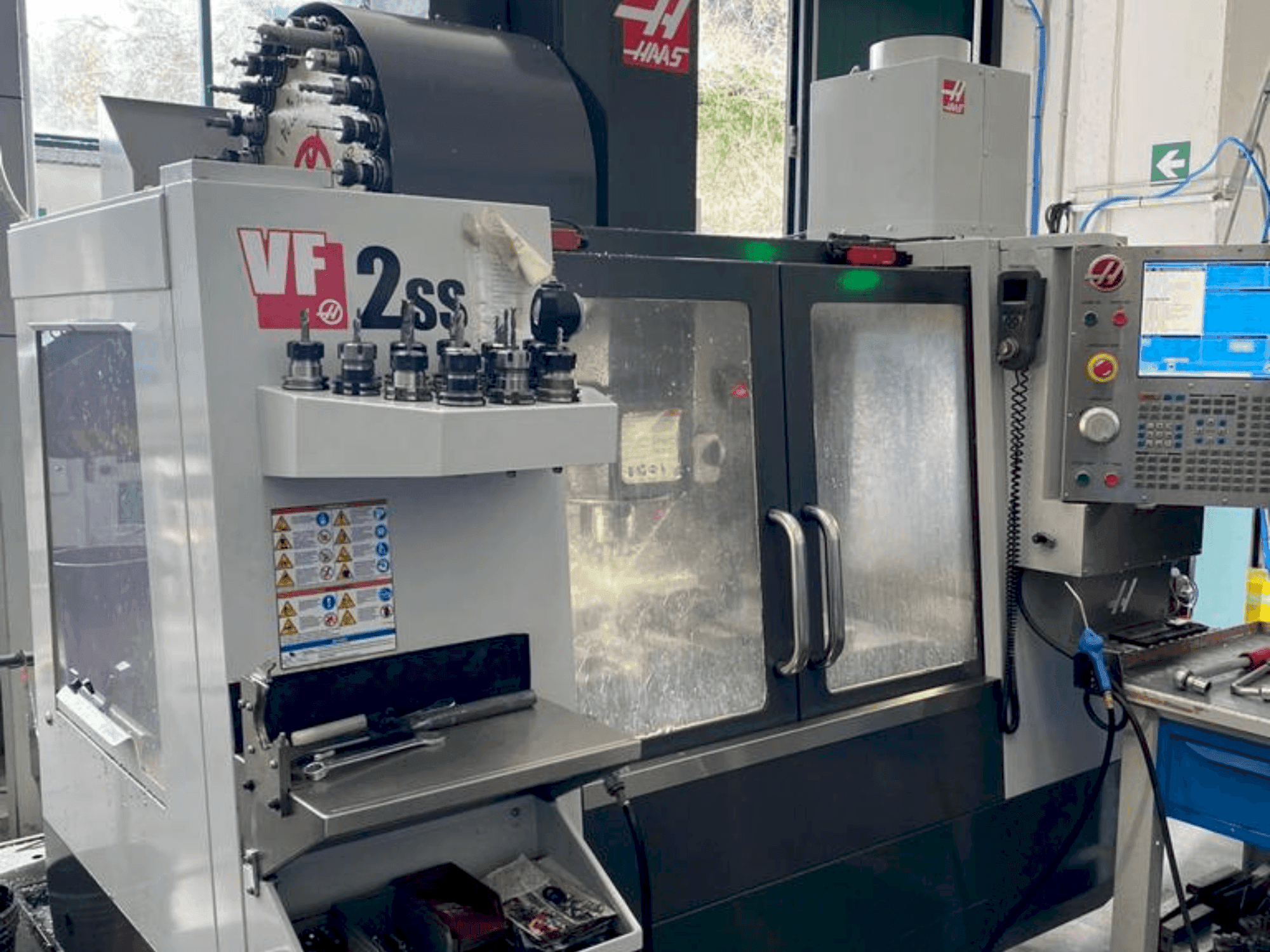 Makine  HAAS VF-2SS - Önden görünüm