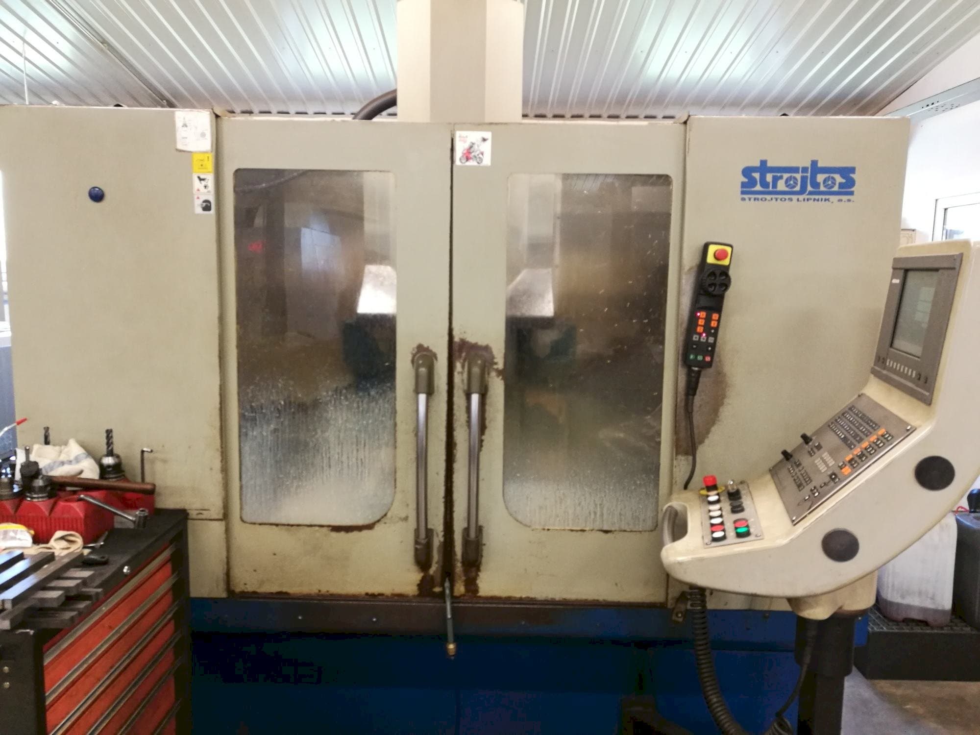 Makine Strojtos VMC 40/8 - Önden görünüm