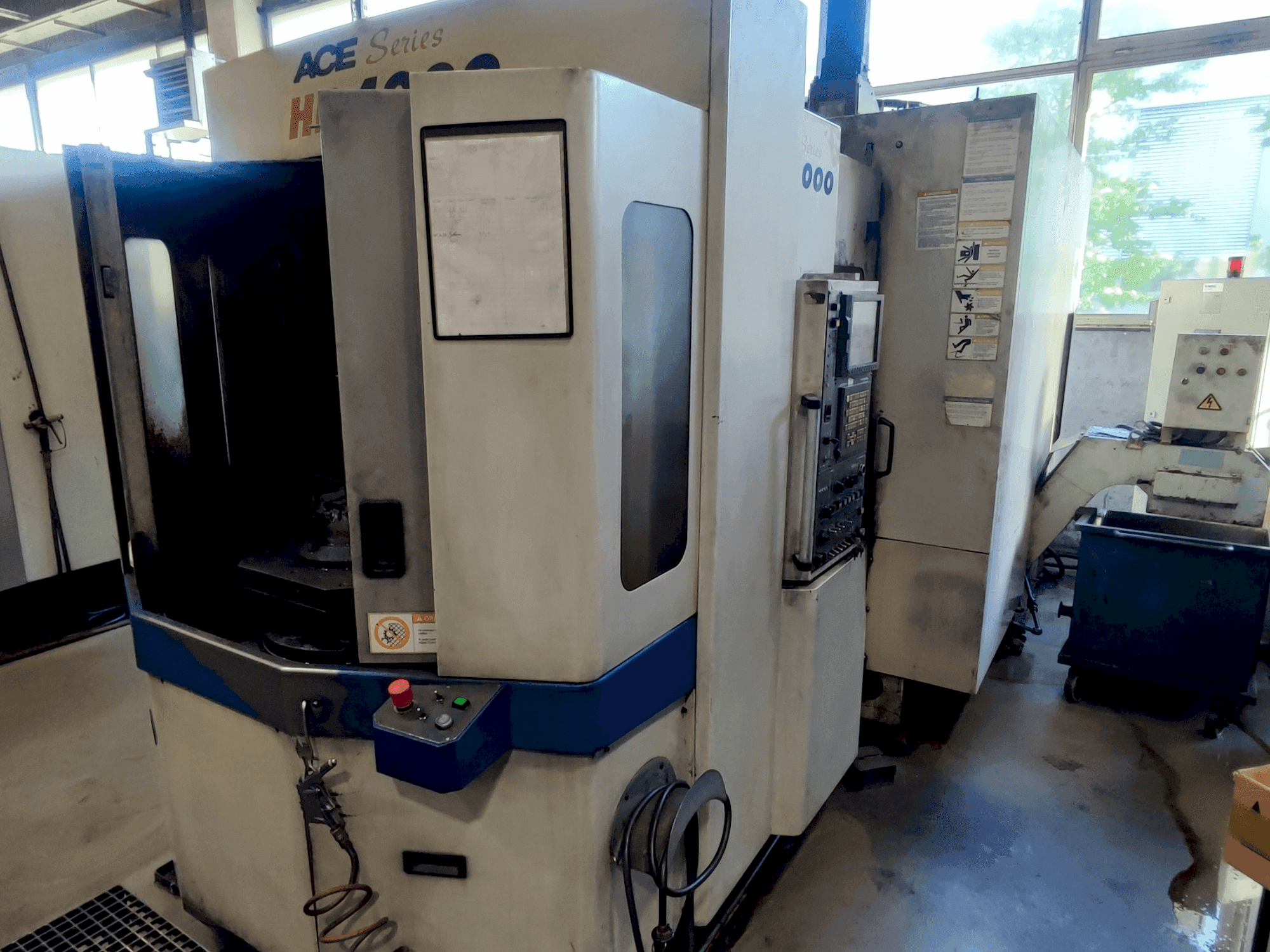 Makine  DAEWOO ACE HP 4000 - Önden görünüm