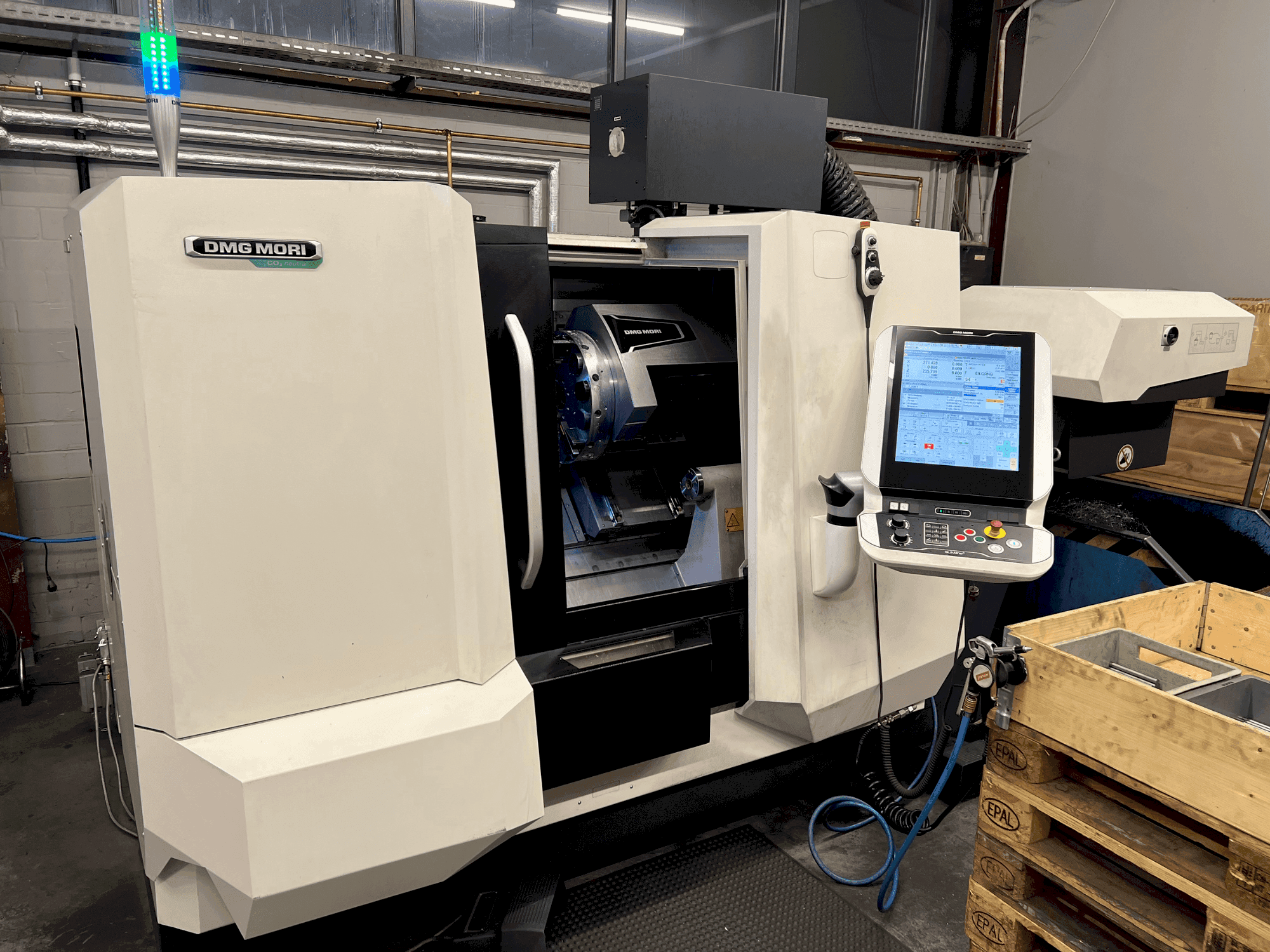 Makine DMG MORI CLX 350 V4 - Önden görünüm