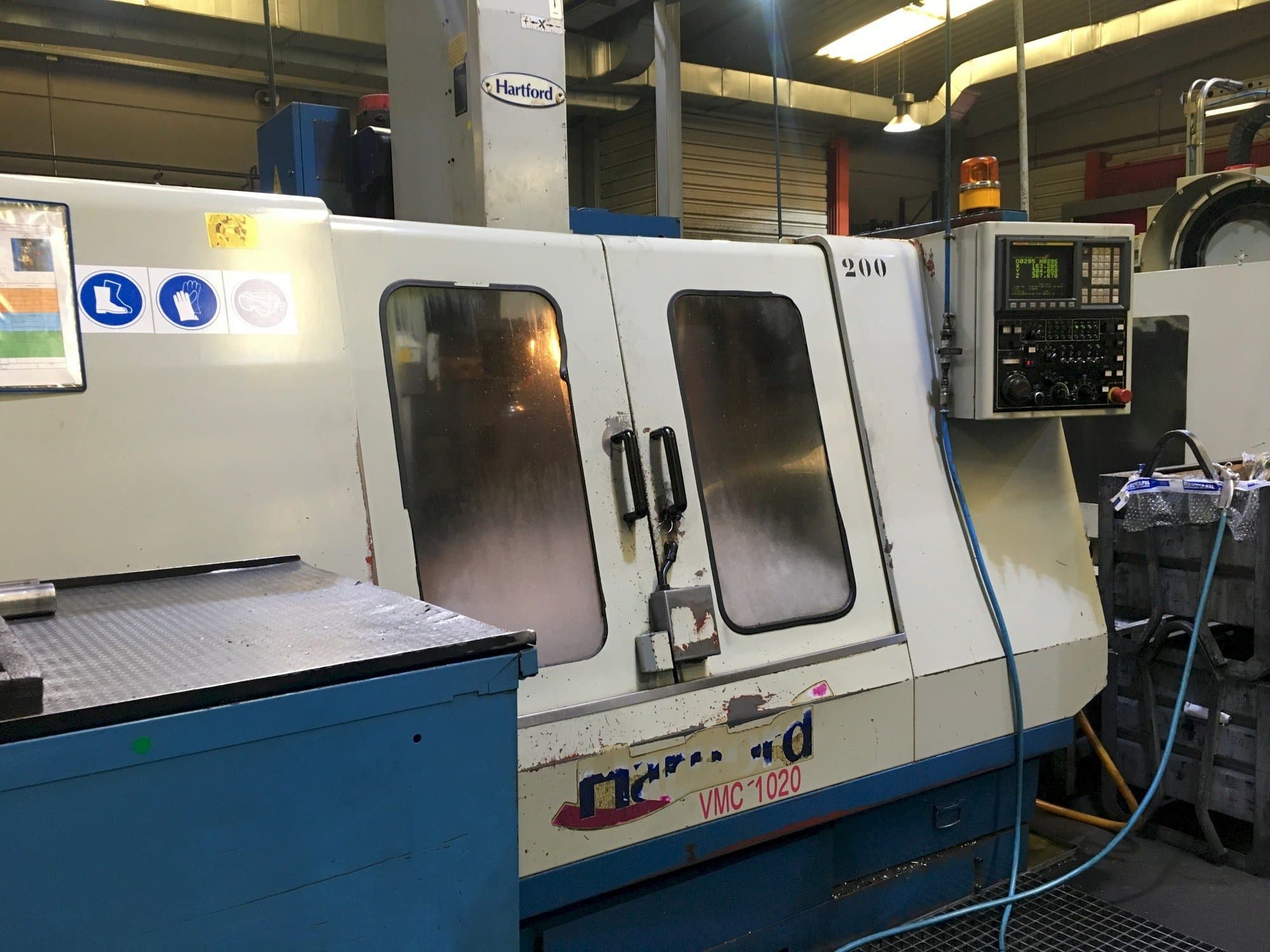 Makine Hartford VMC-1020S - Önden görünüm