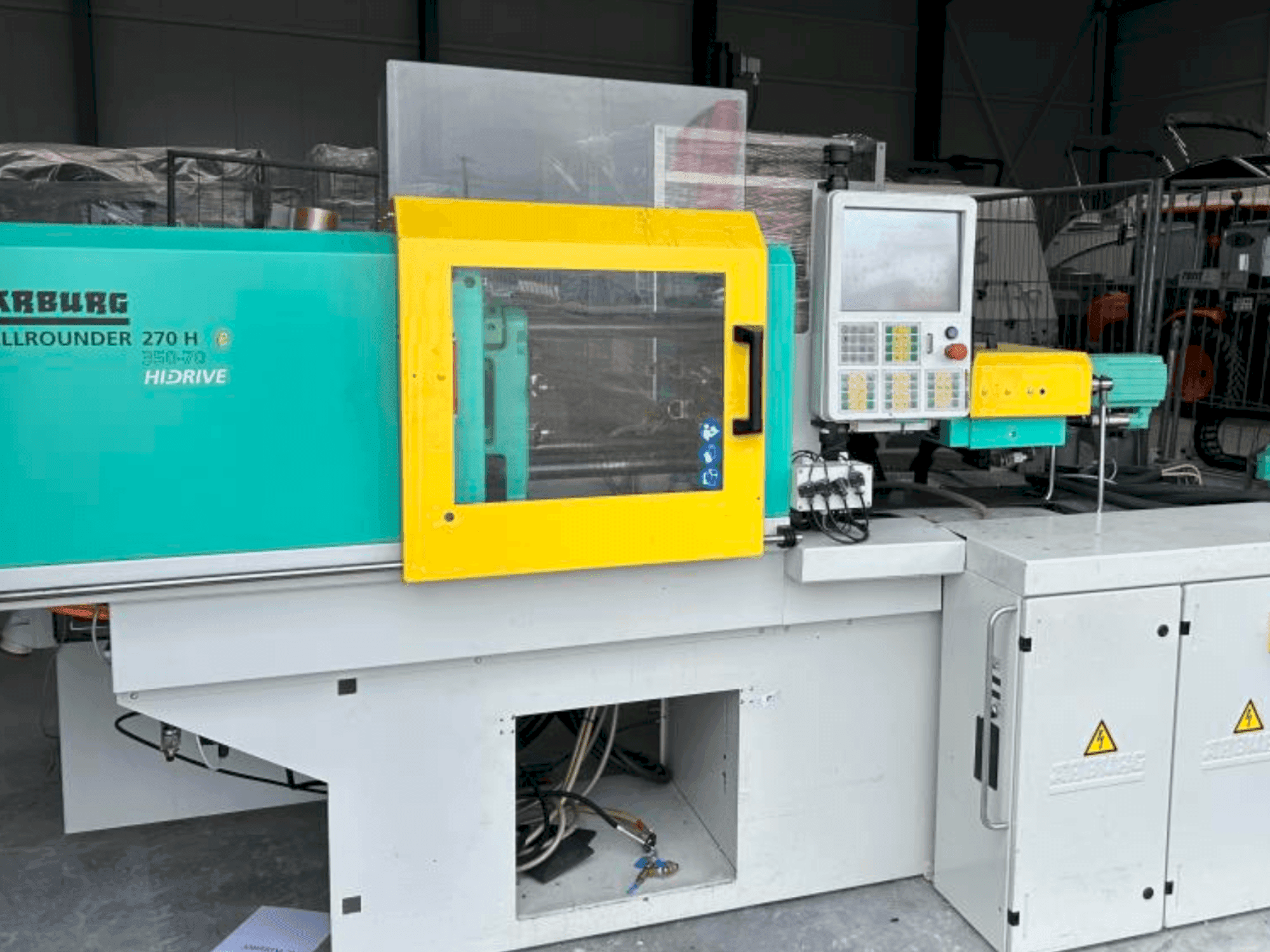 Makine  Arburg Allrounder 270 H 350-70 - Önden görünüm