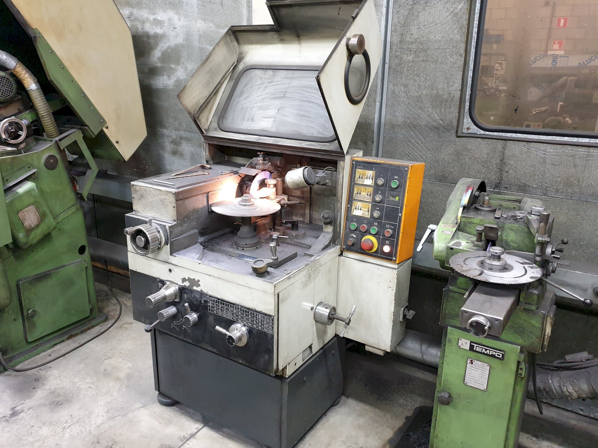 Makine Loroch - Sağdan görünüm K400