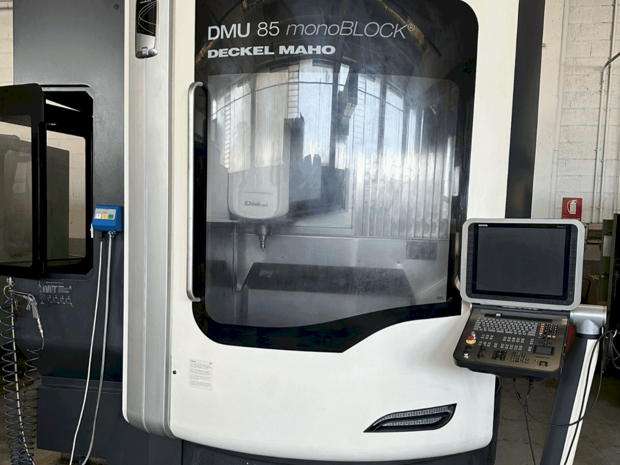 Makine  DMG DECKEL MAHO DMU 85 Monoblock - Önden görünüm