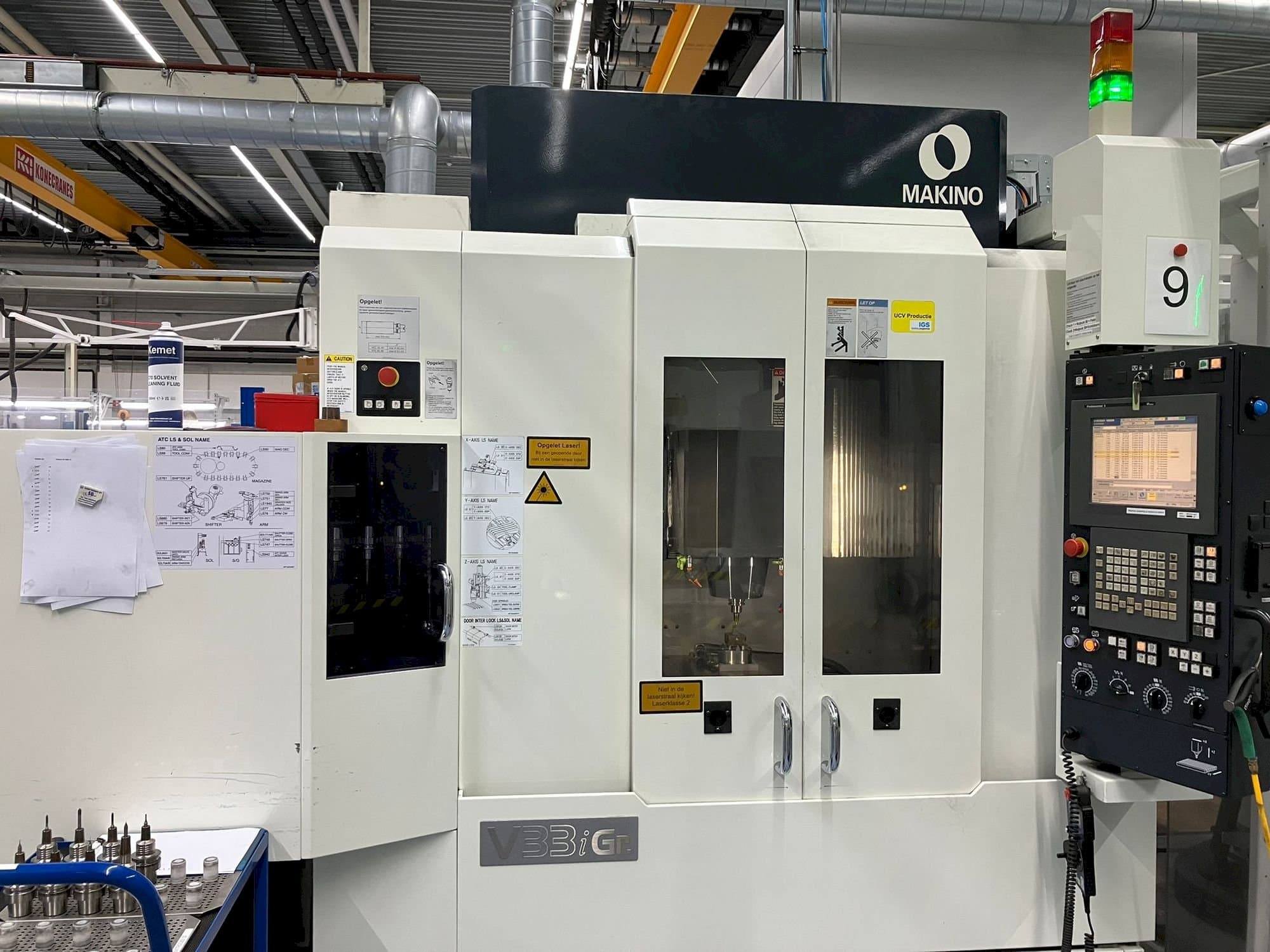 Makine  Makino V33i Graphite - Önden görünüm