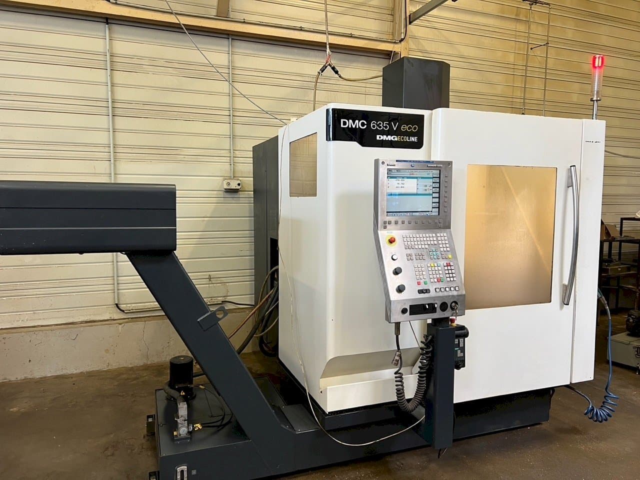 Makine DMG DMC 635V ECOLINE - Önden görünüm