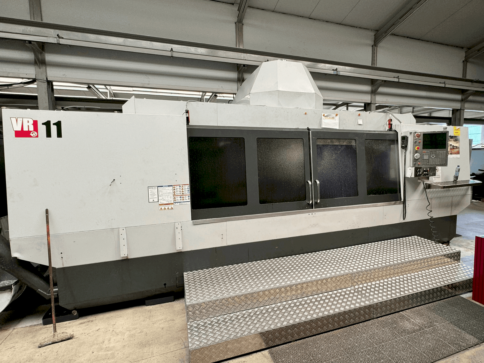Makine HAAS VR-11 - Önden görünüm