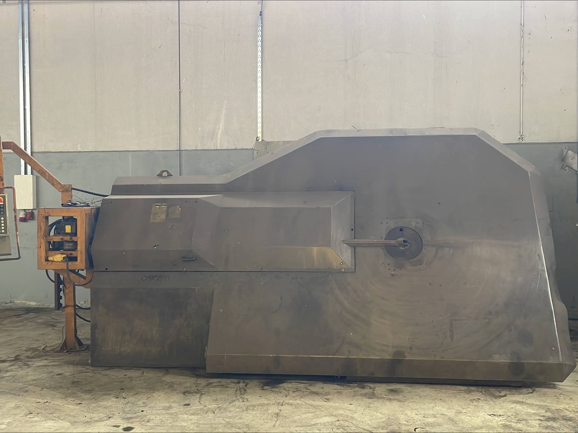 Makine OSCAM MULTIBEND 16 - Önden görünüm