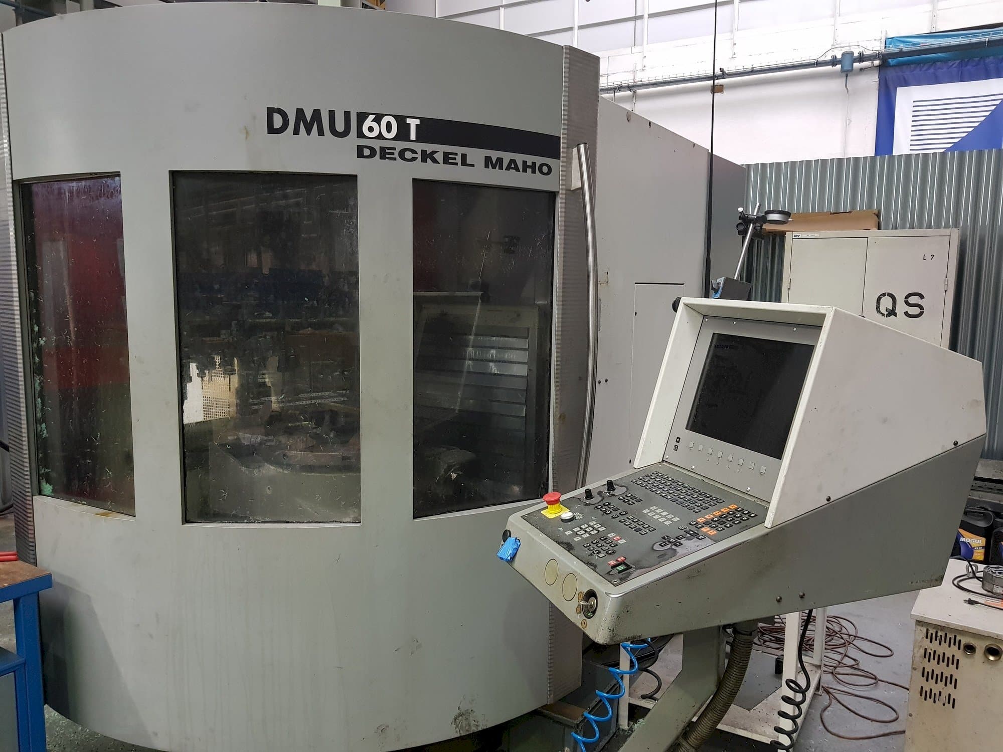 Makine DECKEL MAHO DMU 60T - Önden görünüm