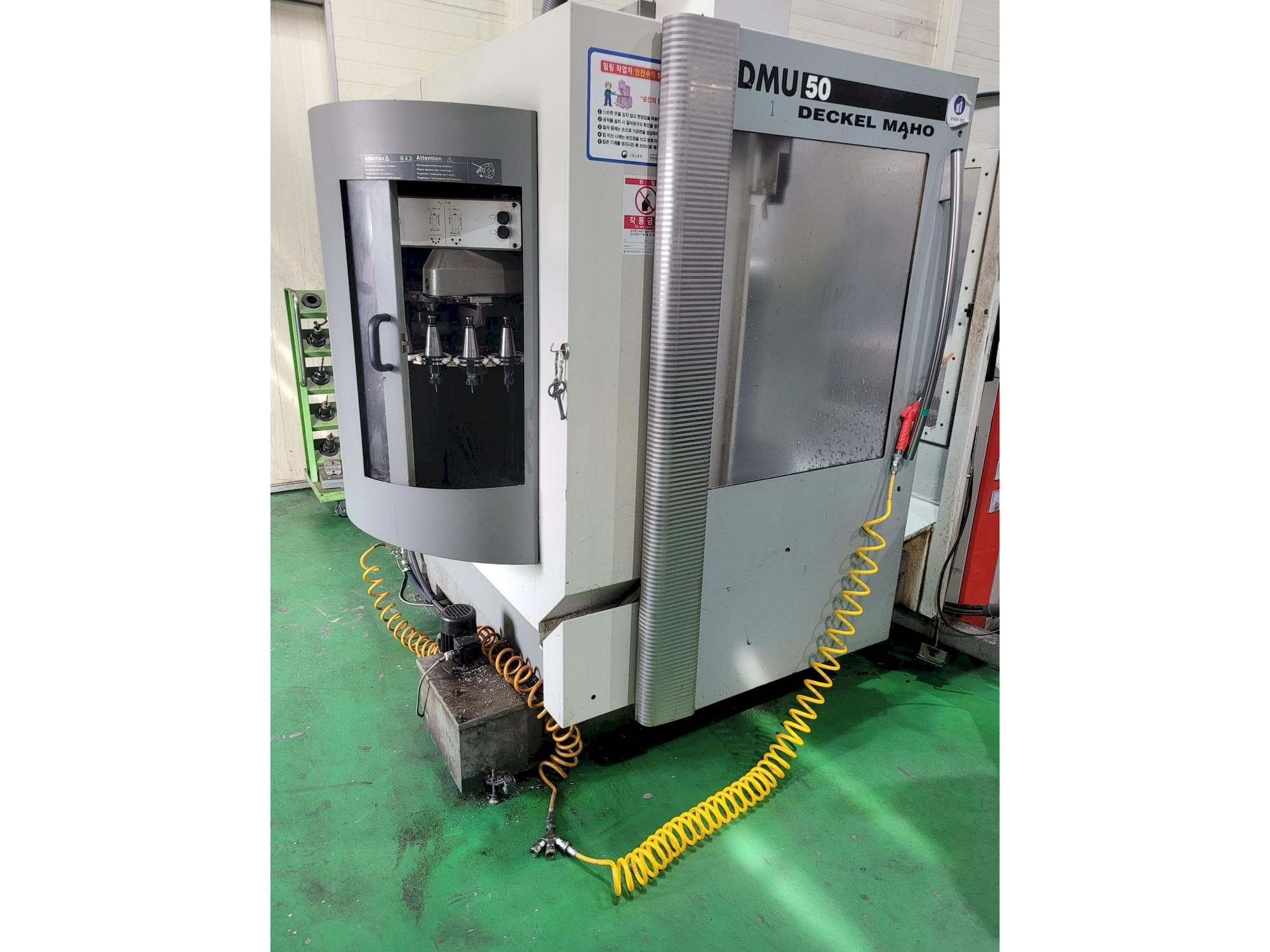 Makine DECKEL MAHO DMU 50 - Önden görünüm