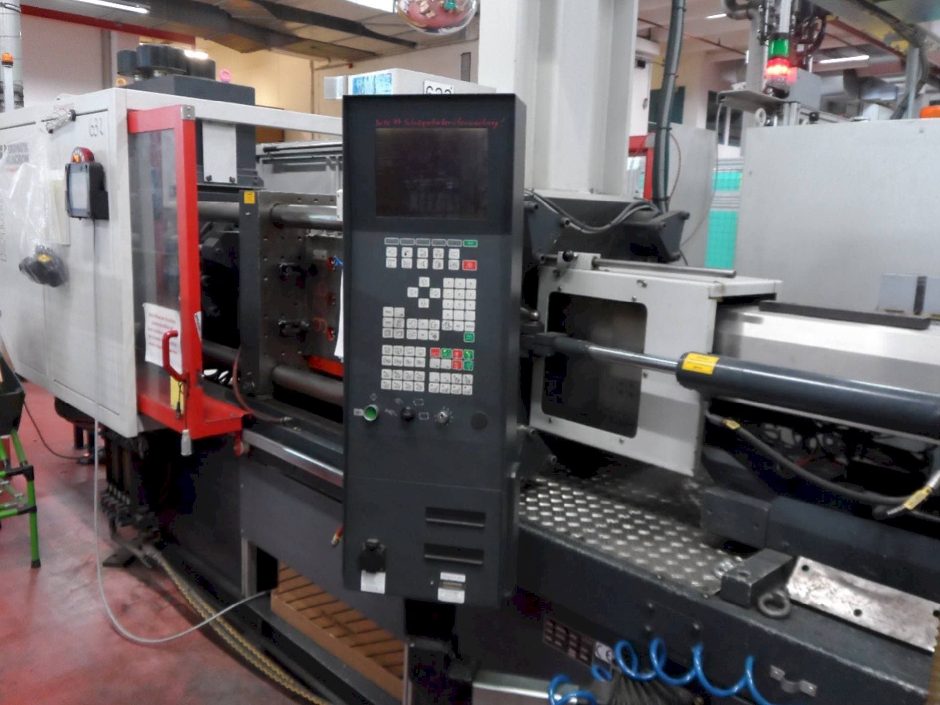 Makine FERROMATIK MILACRON K-Tec 160S - Önden görünüm