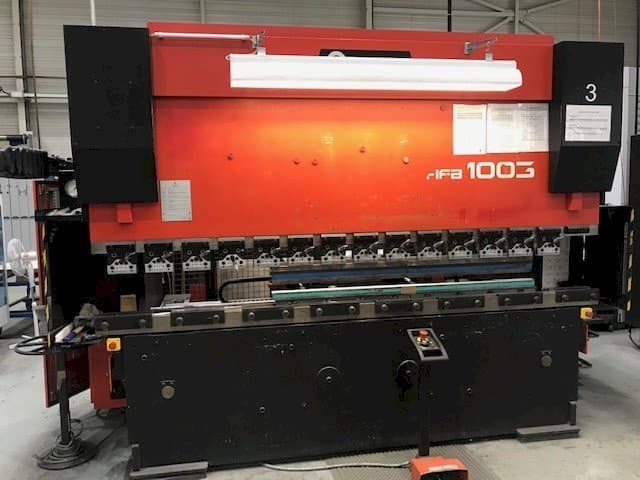 Makine AMADA HFBO 100-3 - Önden görünüm