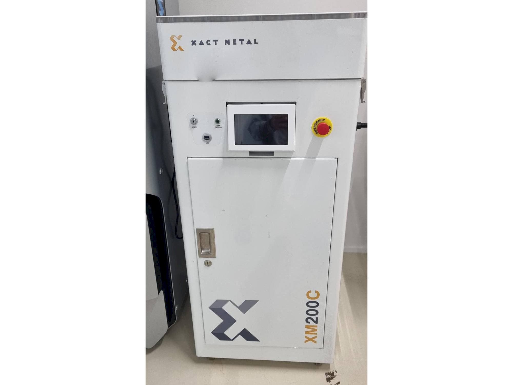 Makine XACT METAL XM200C-E - Önden görünüm