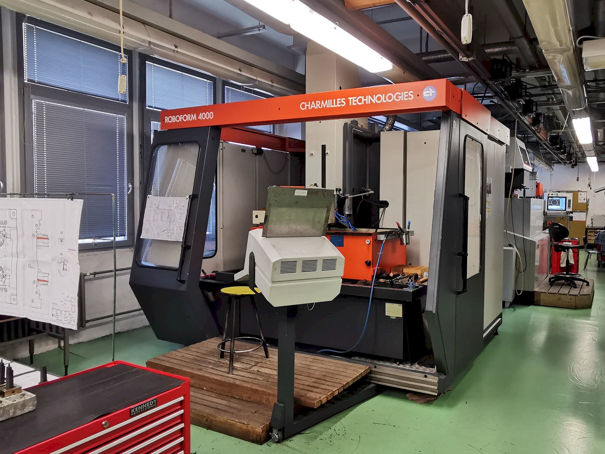 Makine  CHARMILLES Roboform 4000 - Önden görünüm
