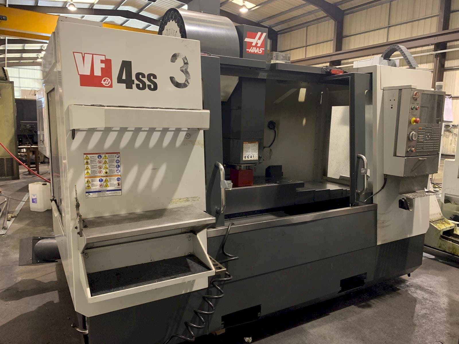 Makine HAAS VF-4SS - Önden görünüm