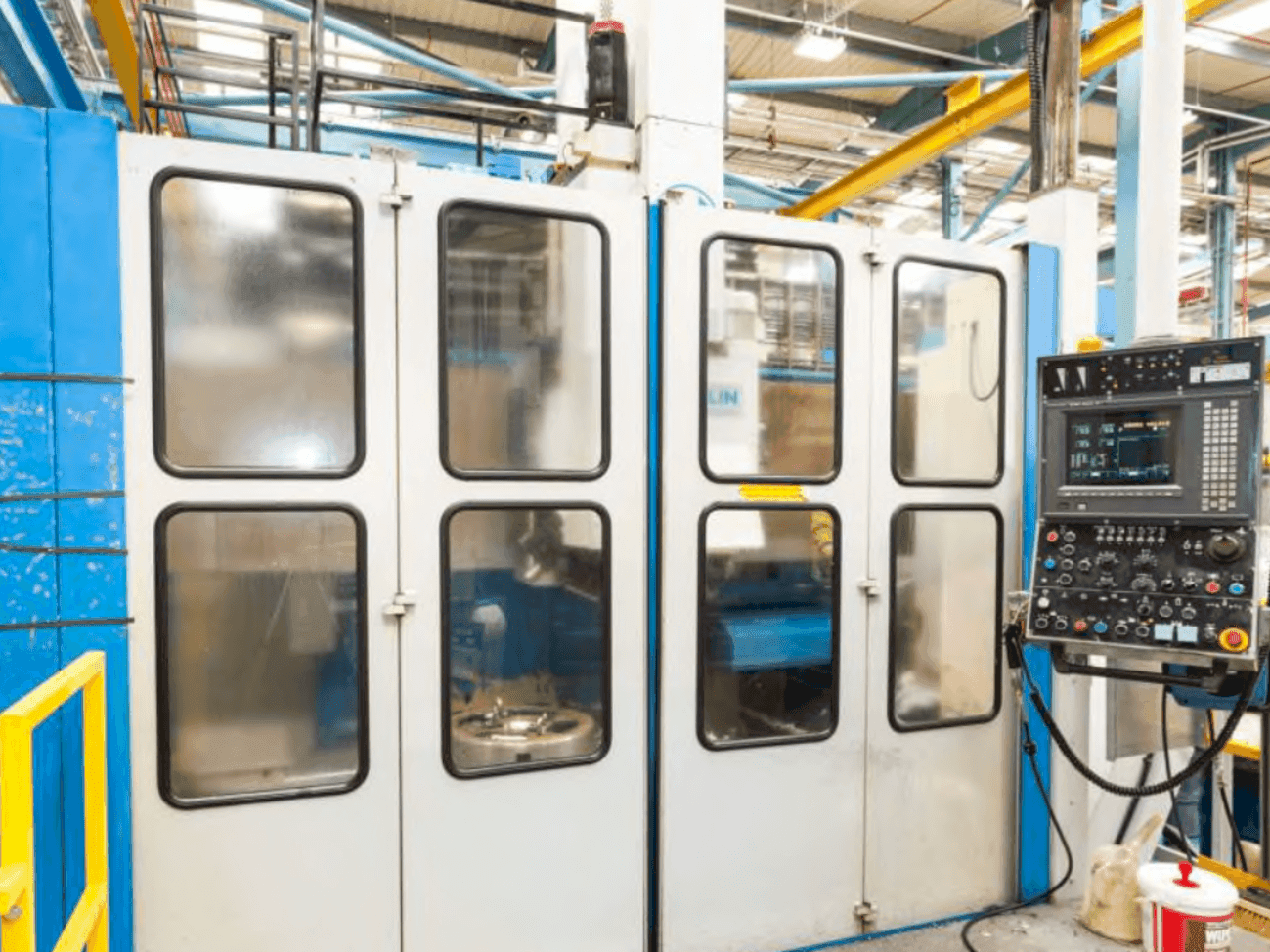 Makine TOS SKIQ 20 CNC - Önden görünüm