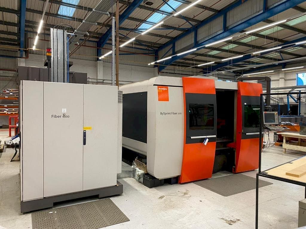 Makine Bystronic BySprint Fiber 3015 - Önden görünüm