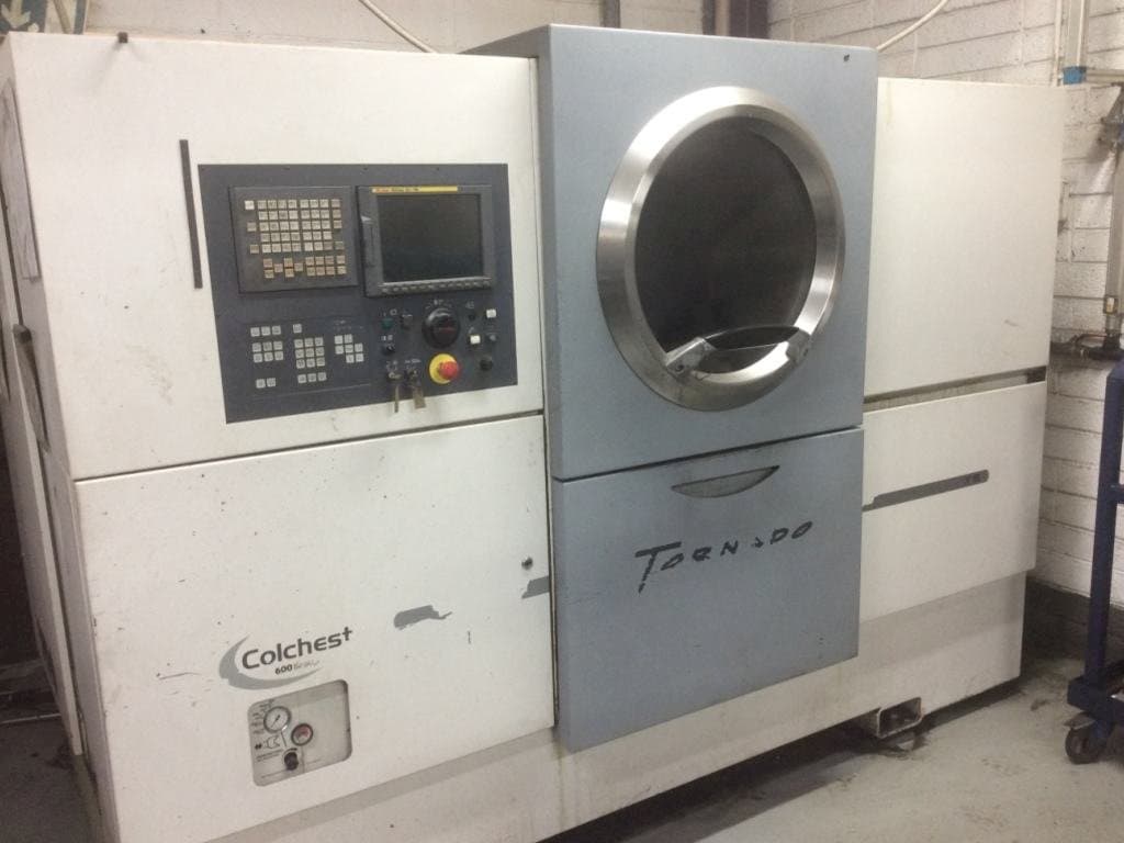 Makine  Colchester Tornado T8 - Önden görünüm