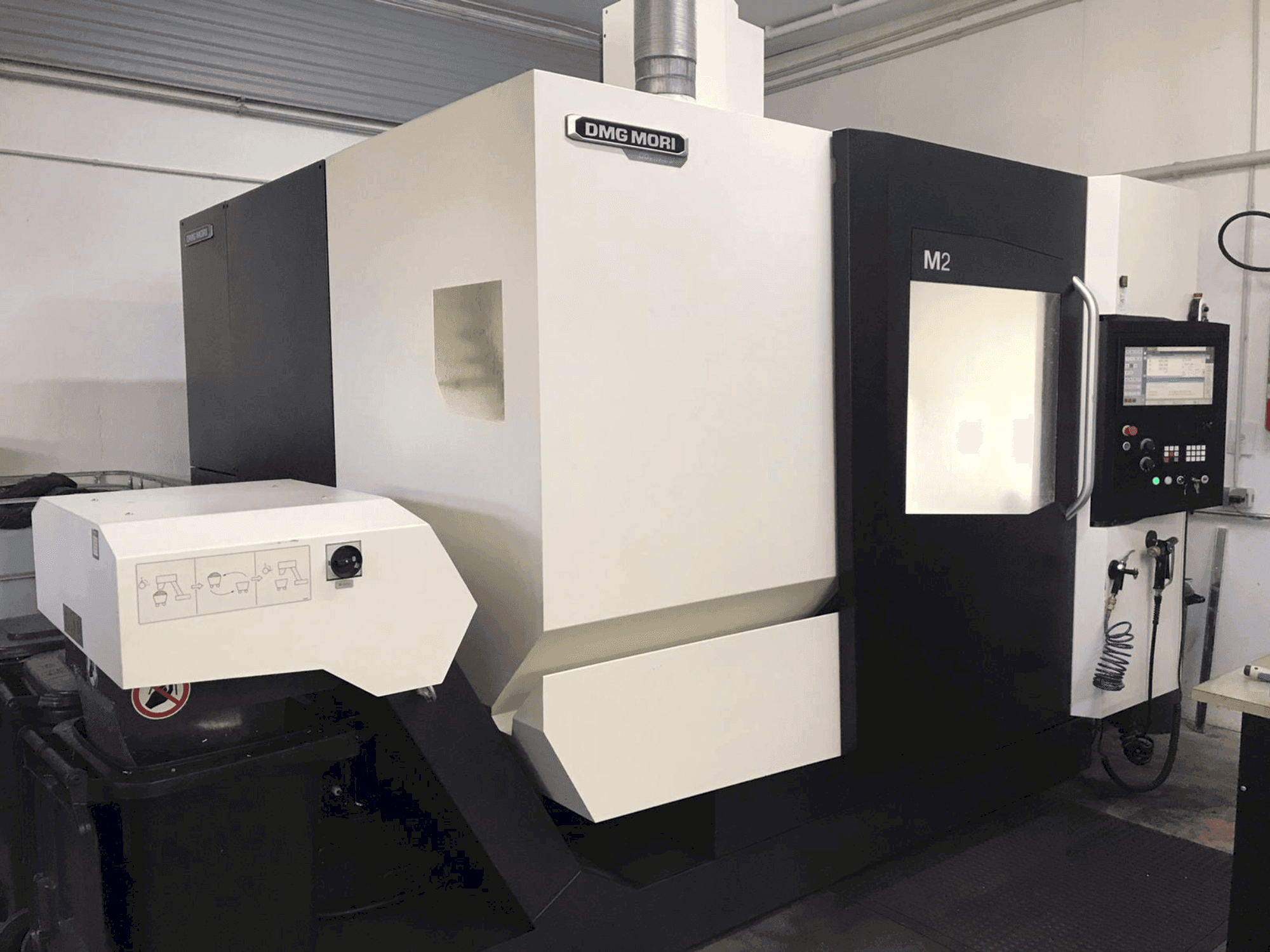 Makine DMG MORI M2 - Önden görünüm